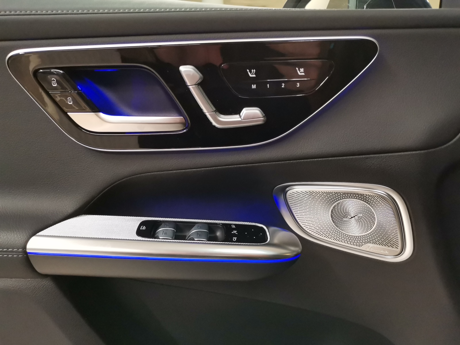 MERCEDES-BENZ GLC 200 AMG Line 4matic-image-11