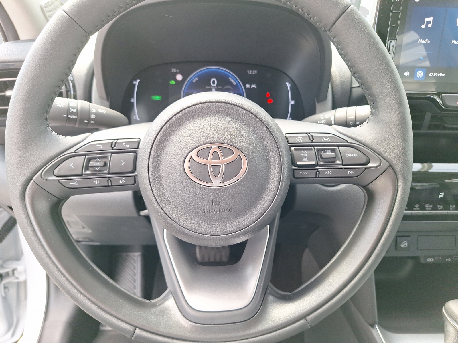 TOYOTA Yaris Cross 1.5 VVT-i HSD Comfort AWD-i-image-13