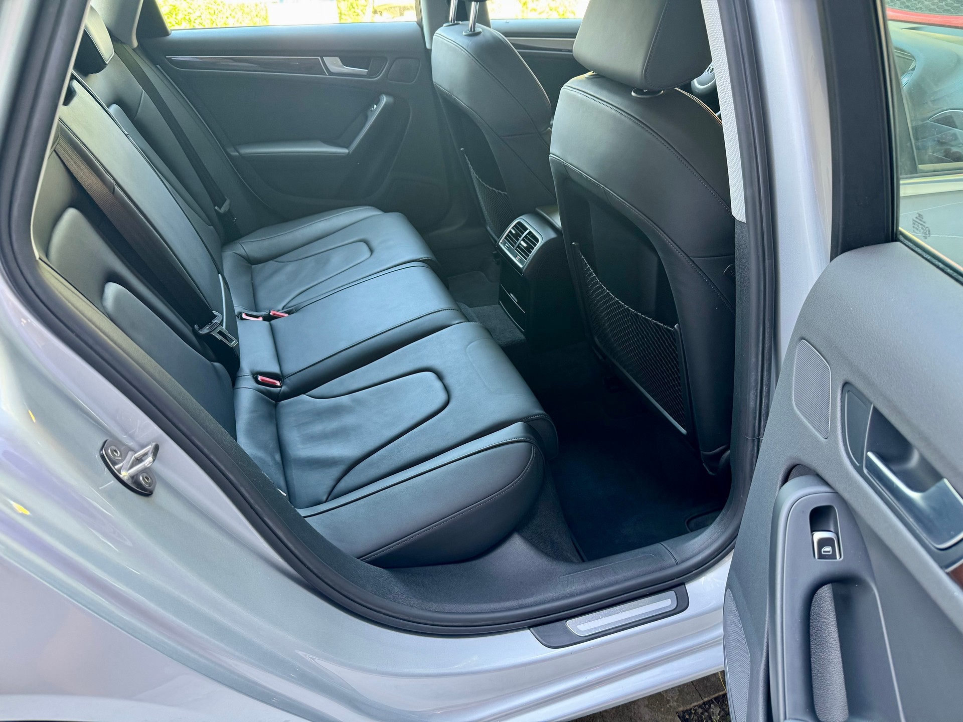 AUDI A4 3.0 TFSI quattro S-tronic - 1.Hand - Sport - 8-fach Alu --image-8