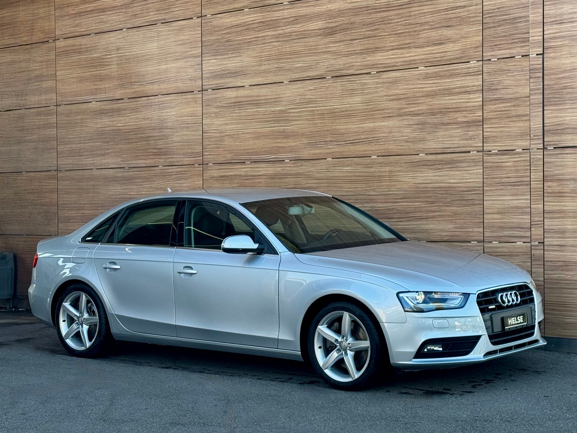 AUDI A4 3.0 TFSI quattro S-tronic - 1.Hand - Sport - 8-fach Alu --image-1