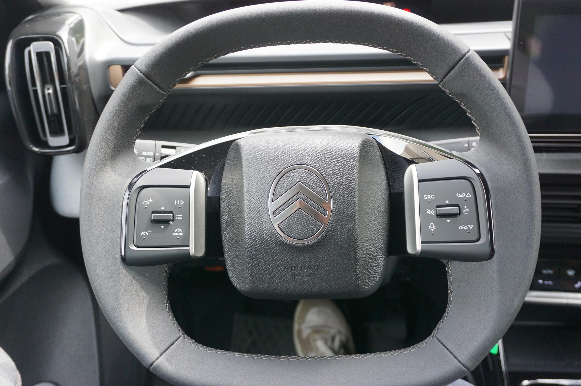CITROEN C3 Aircross 1.2 Hybrid Plus-image-10
