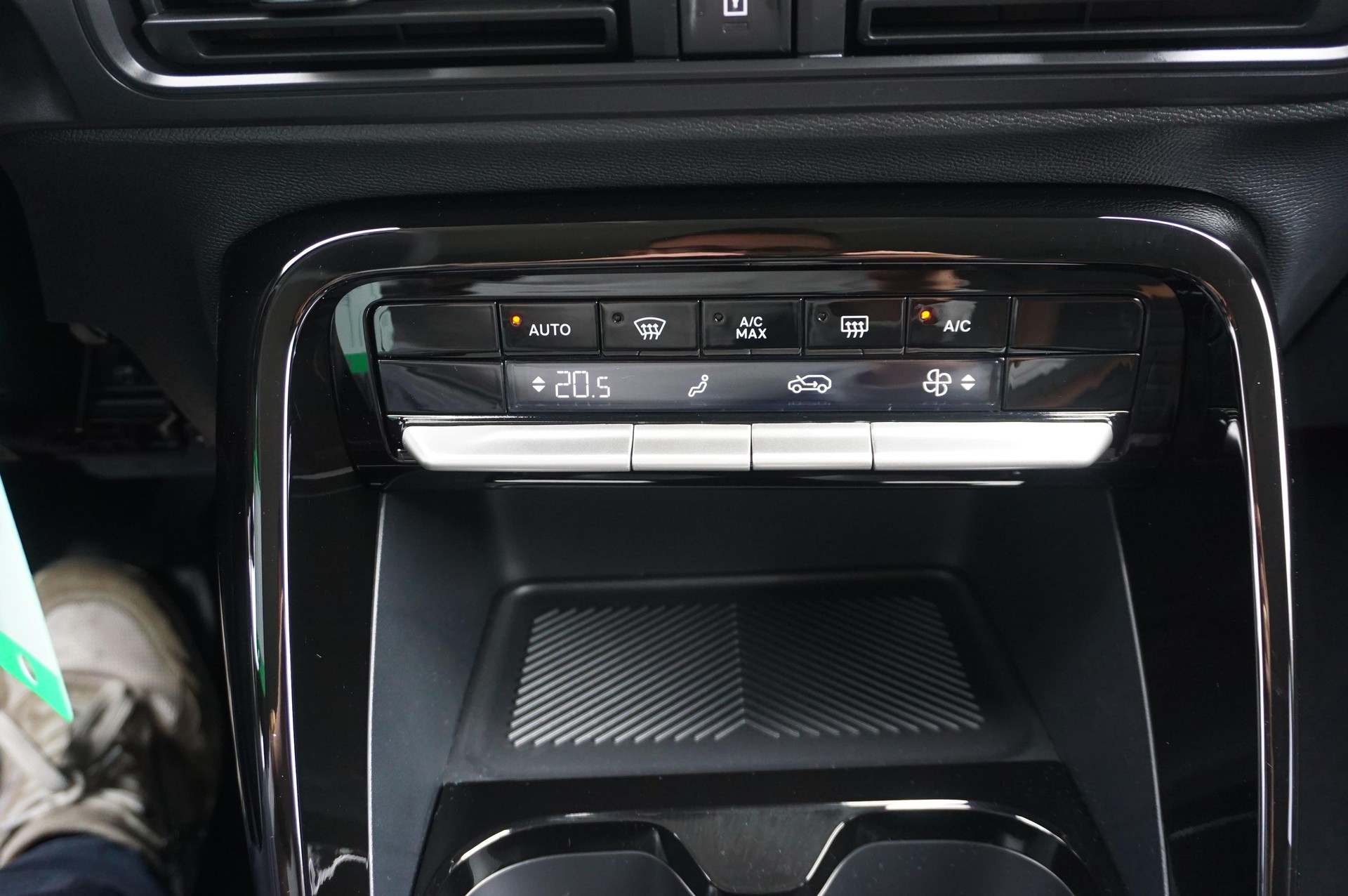 CITROEN C3 Aircross 1.2 Hybrid Plus-image-15
