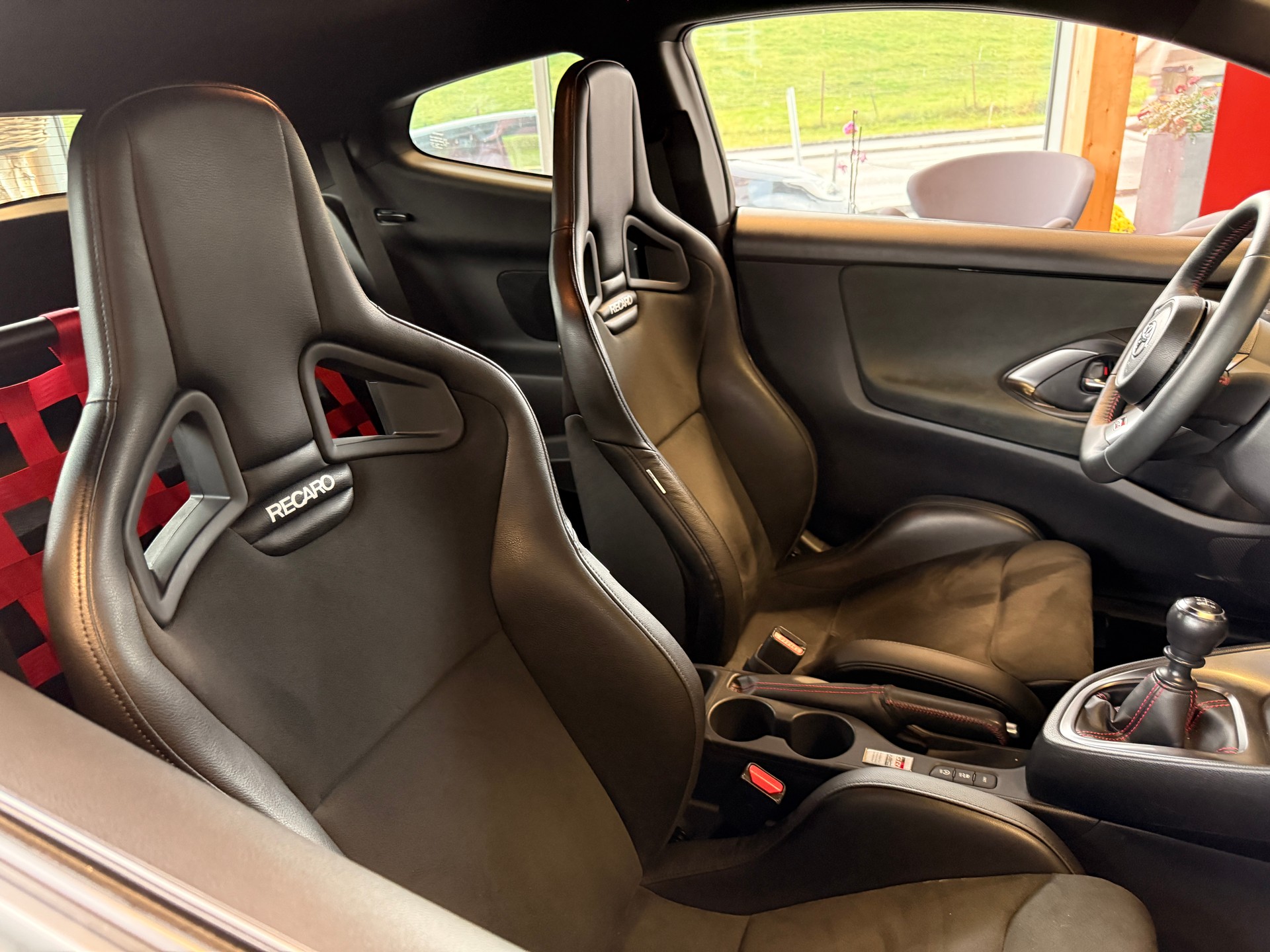 TOYOTA Yaris 1.6 GR Sport-image-8