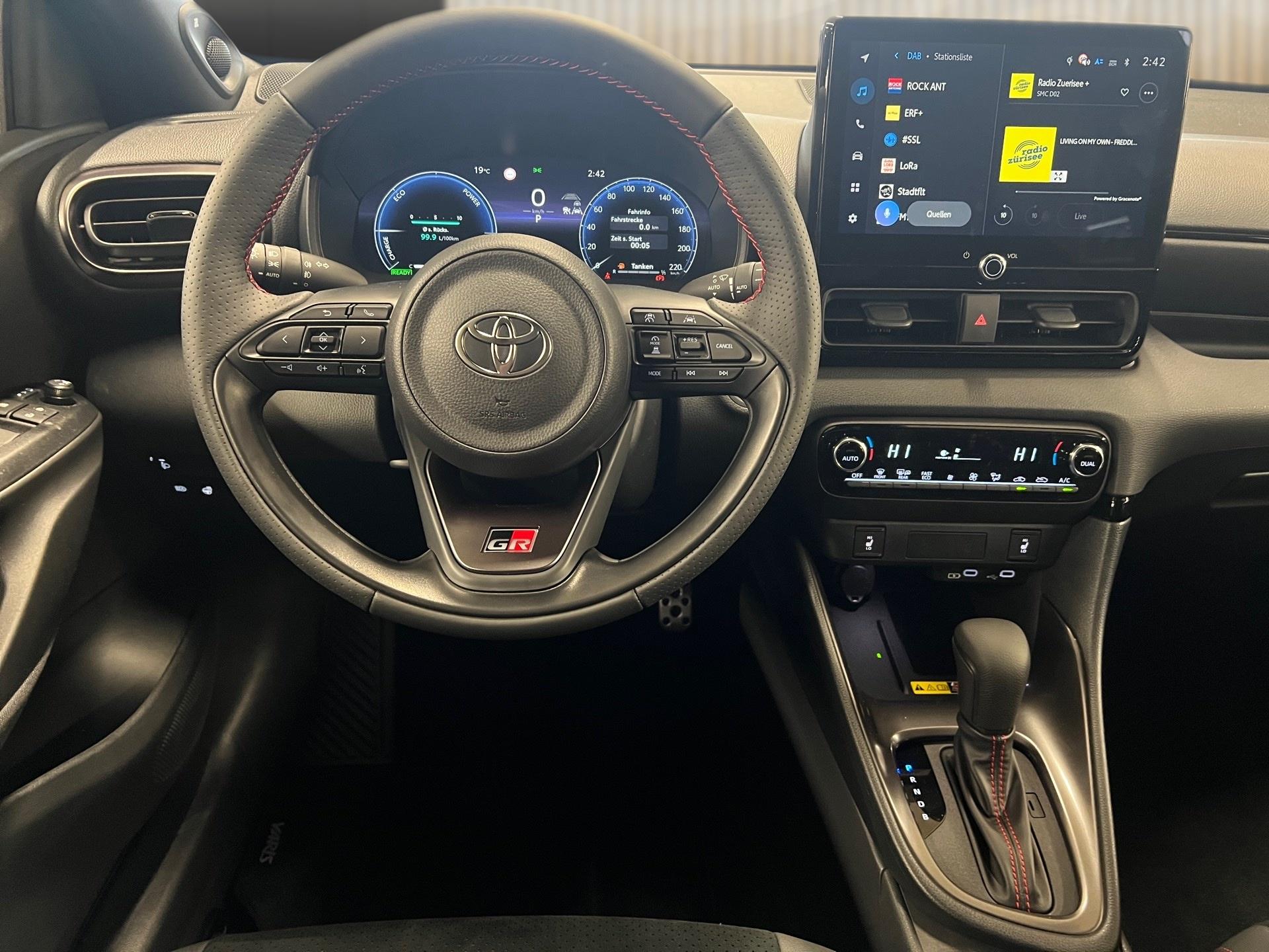 TOYOTA Yaris 1.5 GR Sport e-CVT-image-11