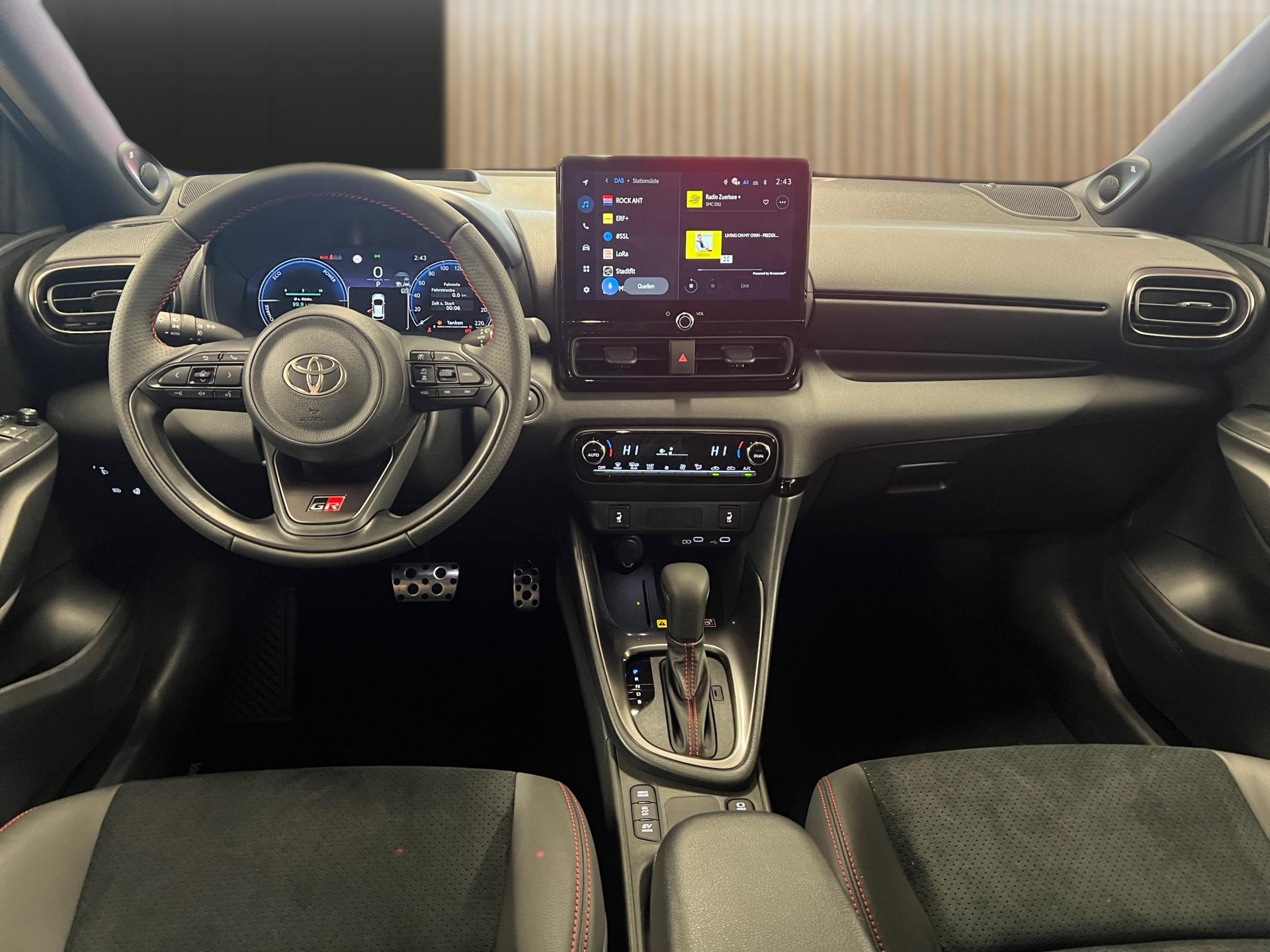 TOYOTA Yaris 1.5 GR Sport e-CVT-image-13