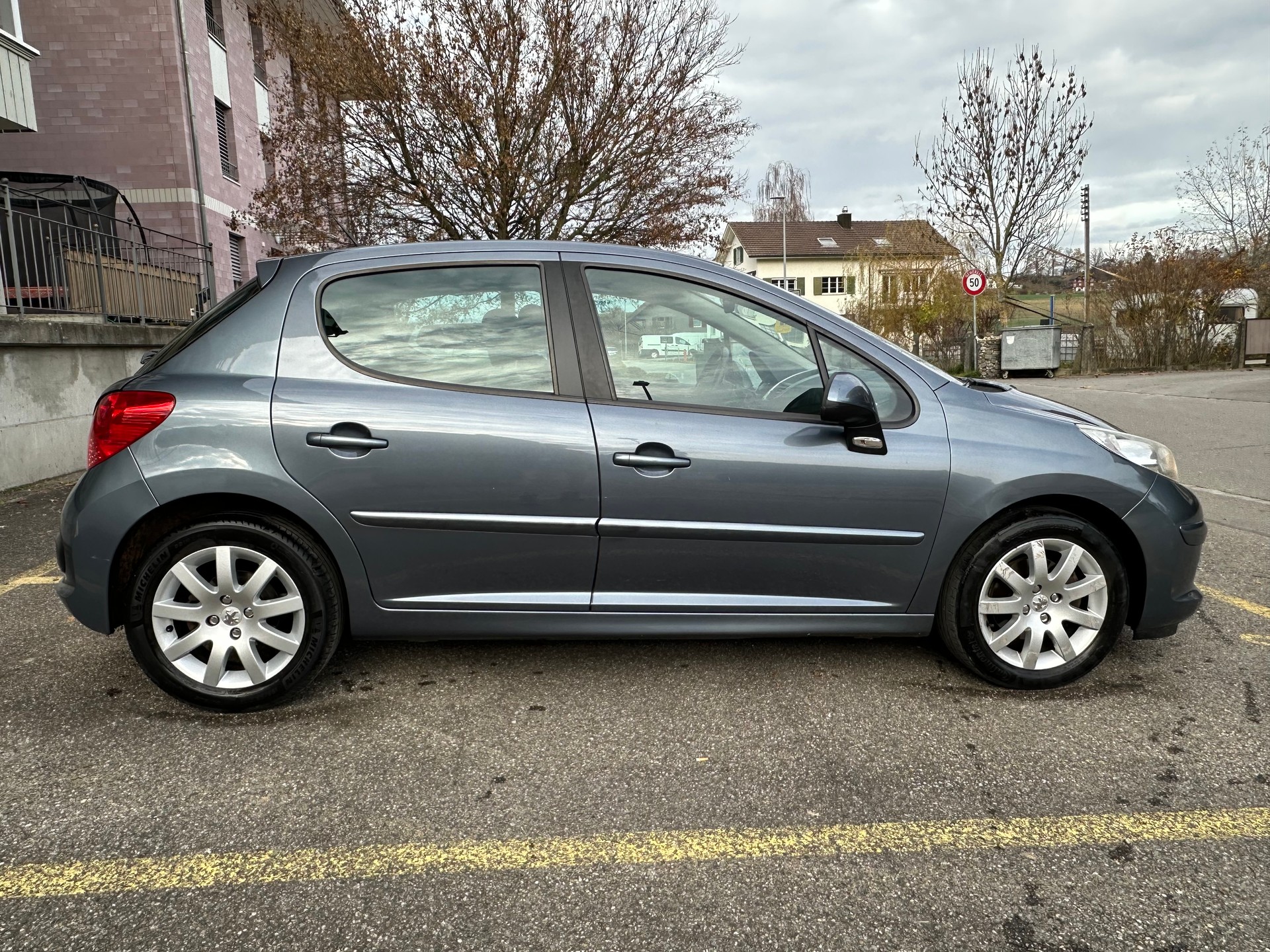 PEUGEOT 207 SW 1.6 16V Sport Automatic-image-6