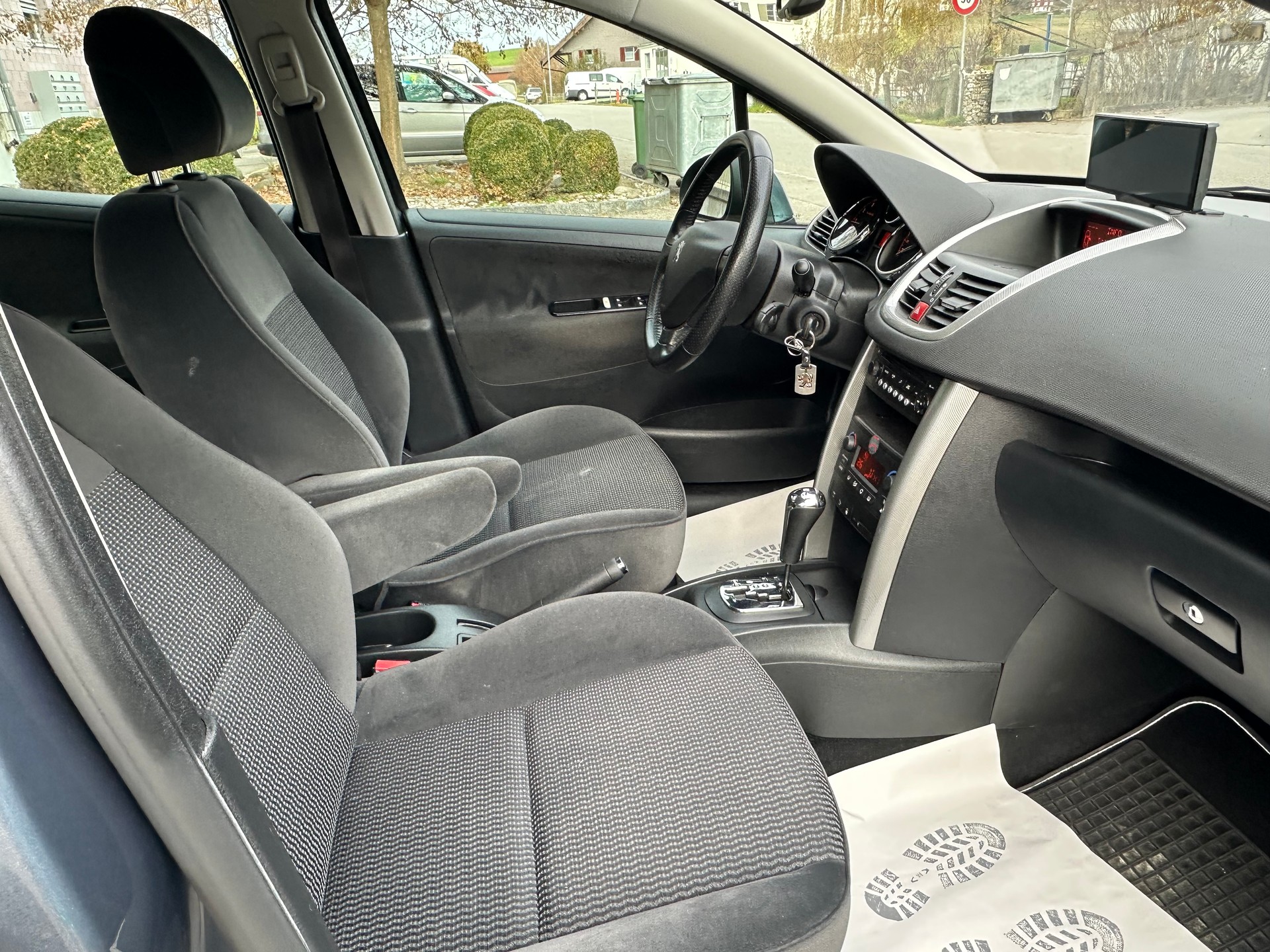 PEUGEOT 207 SW 1.6 16V Sport Automatic-image-9