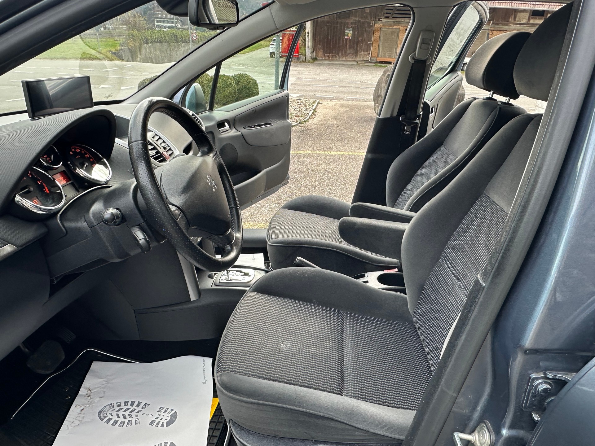 PEUGEOT 207 SW 1.6 16V Sport Automatic-image-13