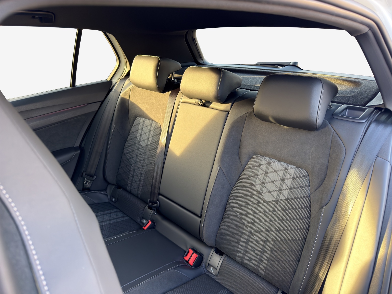 VW Golf 1.5 e TSI mHEV R-Line DSG-image-11