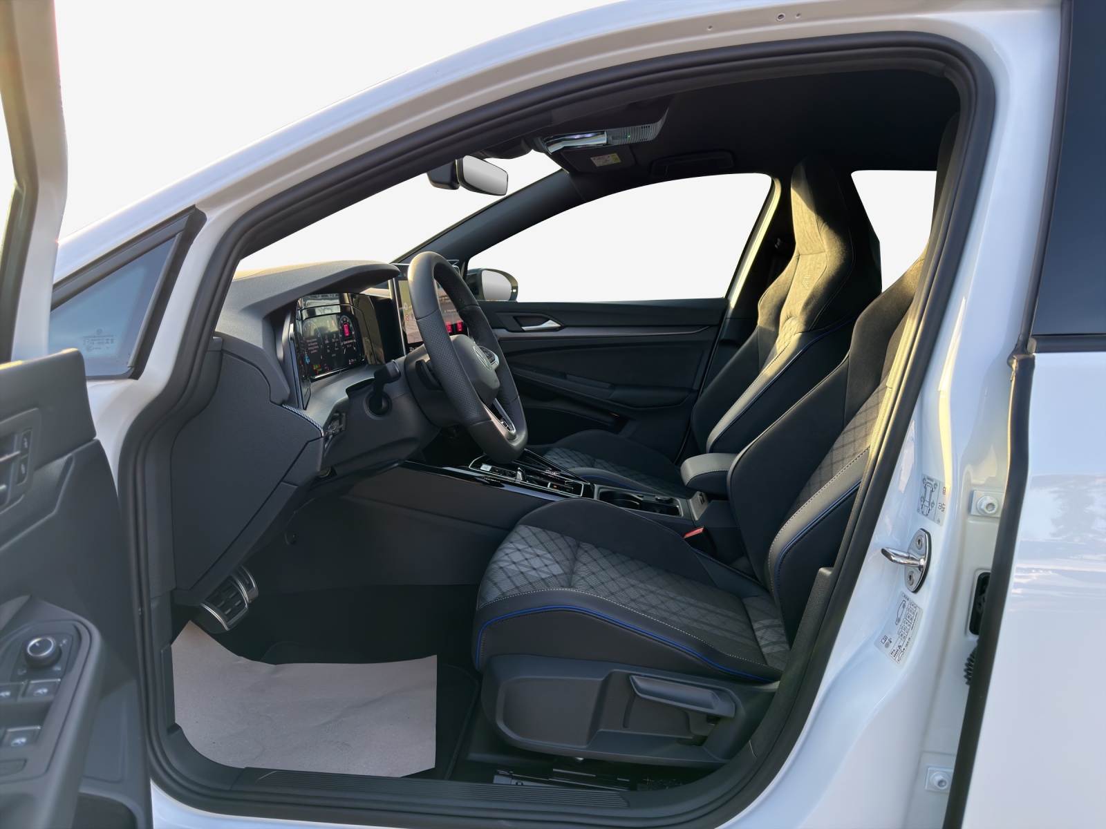 VW Golf 1.5 e TSI mHEV R-Line DSG-image-7