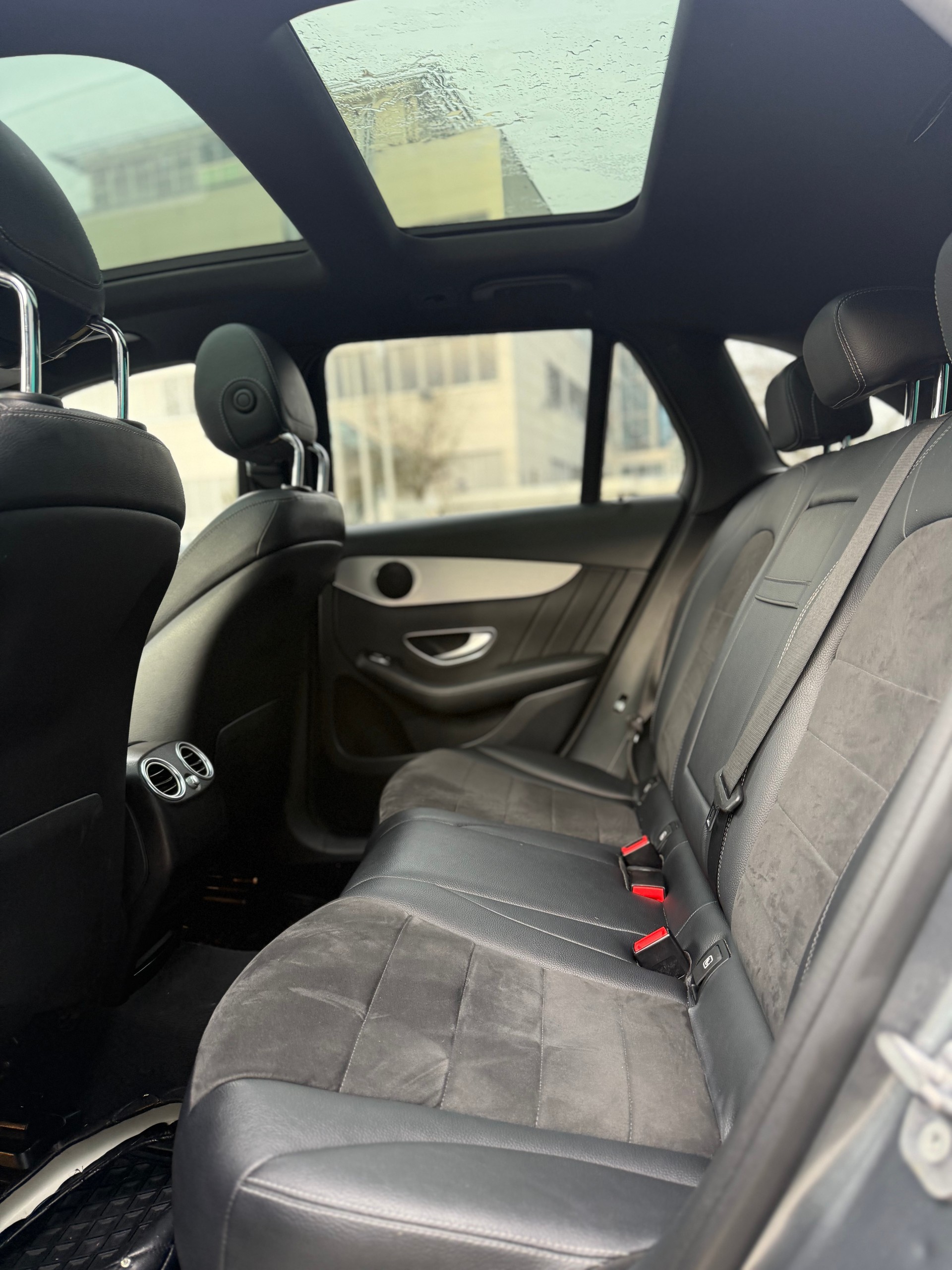 MERCEDES-BENZ GLC 350 e AMG Line 4Matic 7G-Tronic-image-13