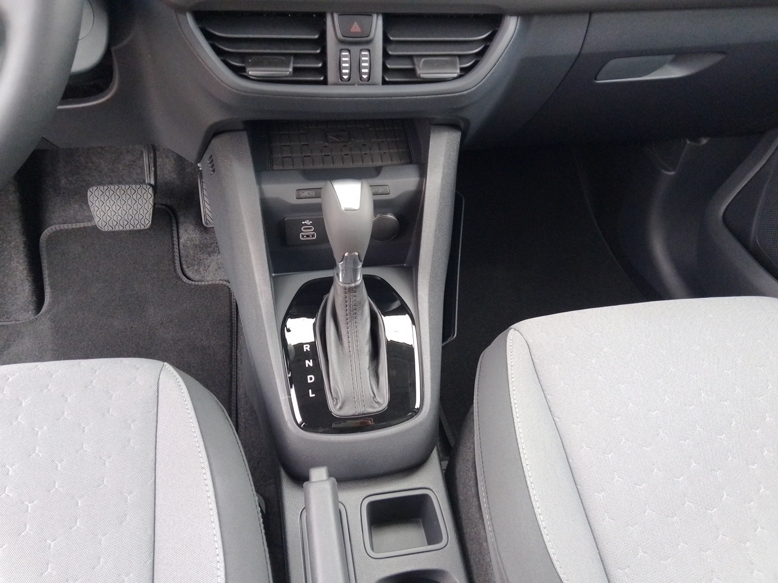 FORD Tourneo Courier 1.0 EcoBoost Titanium-image-7