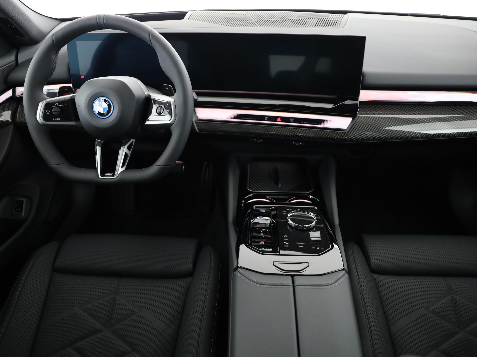 BMW 550e xDrive-image-14