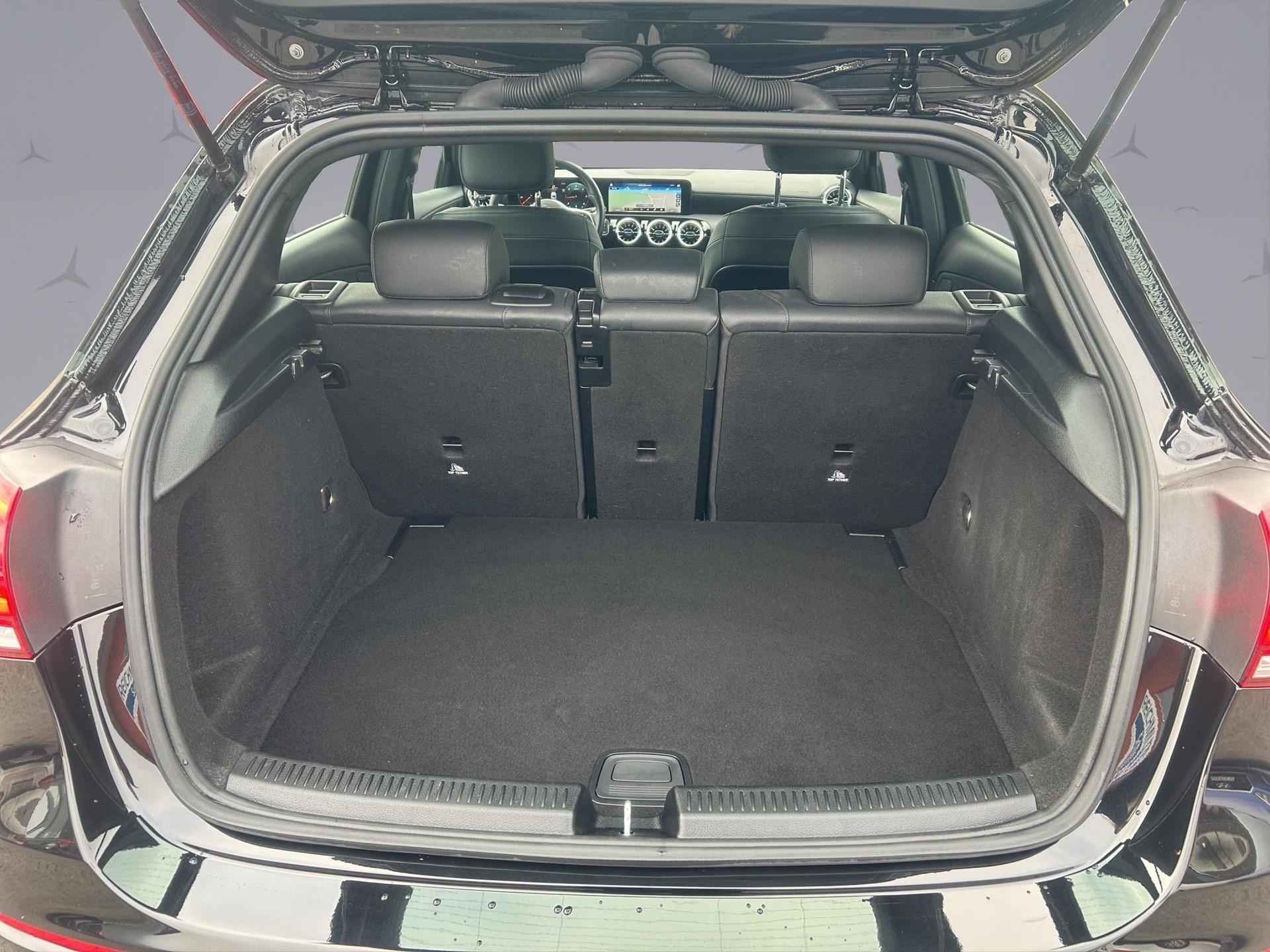 MERCEDES-BENZ A 200 d Style 4m-image-17