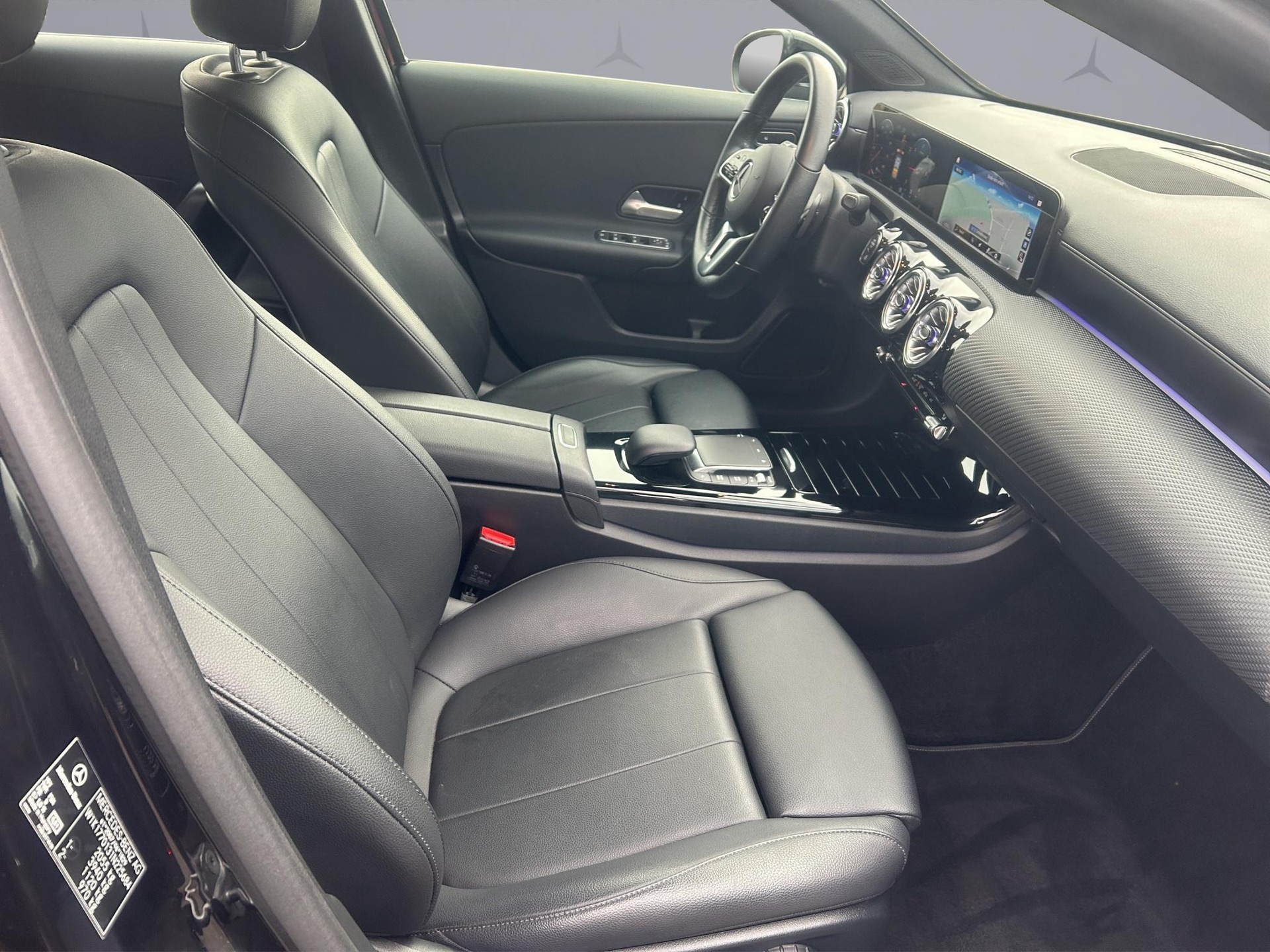 MERCEDES-BENZ A 200 d Style 4m-image-15