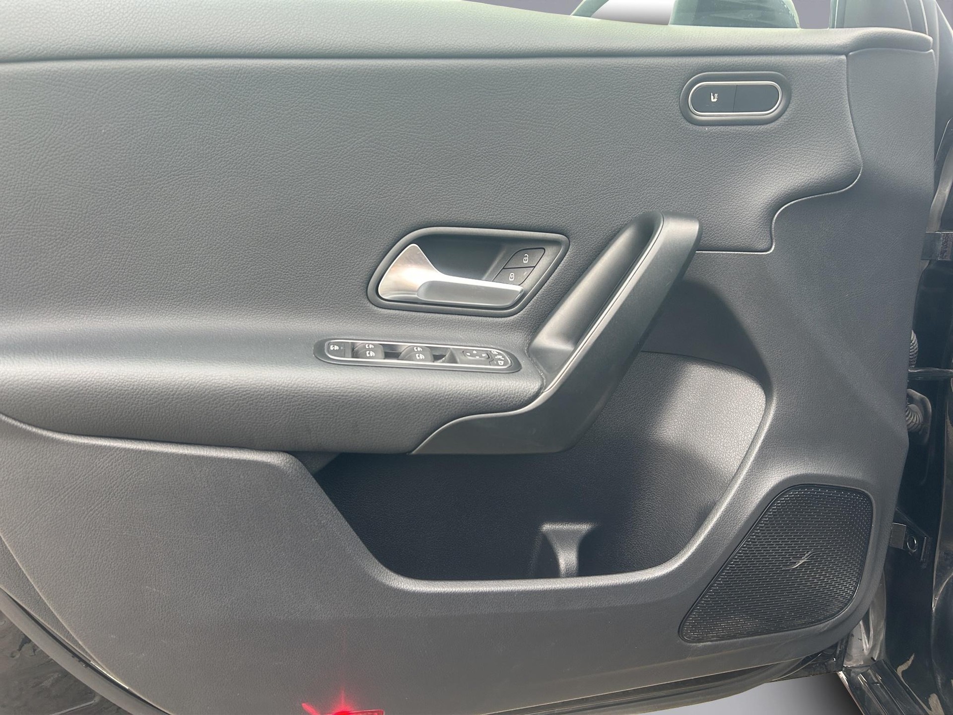 MERCEDES-BENZ A 200 d Style 4m-image-14