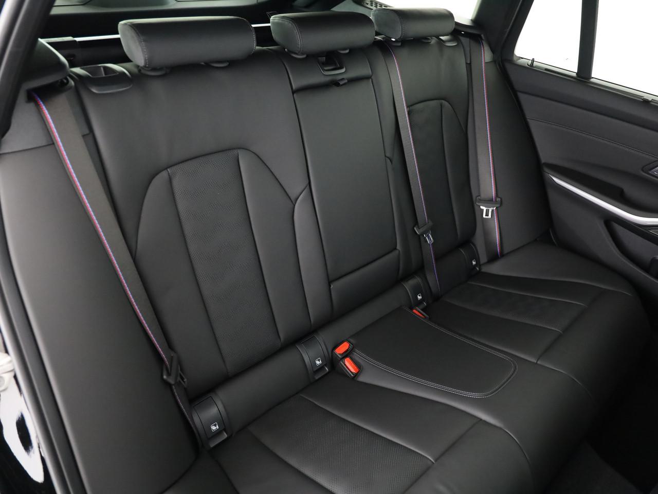 BMW M3 Competition xDrive Touring-image-24