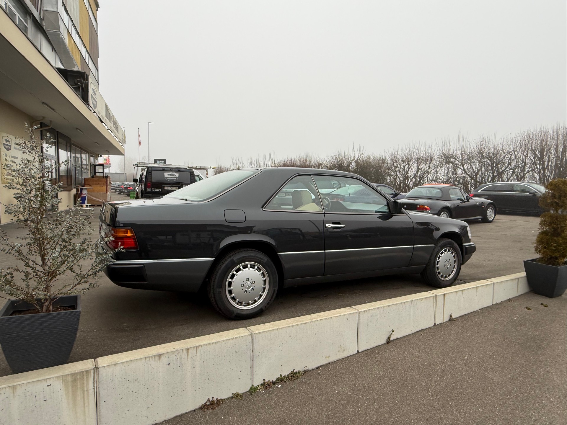 MERCEDES-BENZ 300 CE-image-5