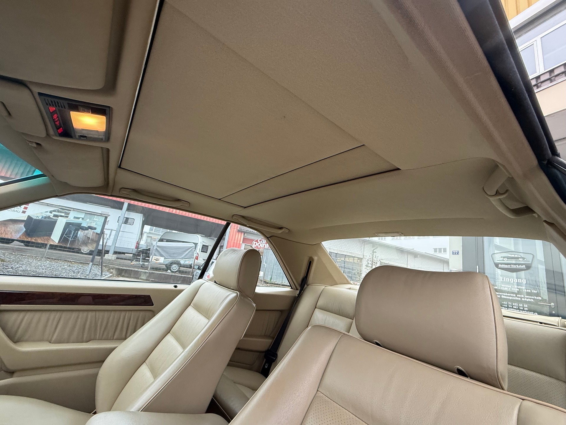 MERCEDES-BENZ 300 CE-image-9