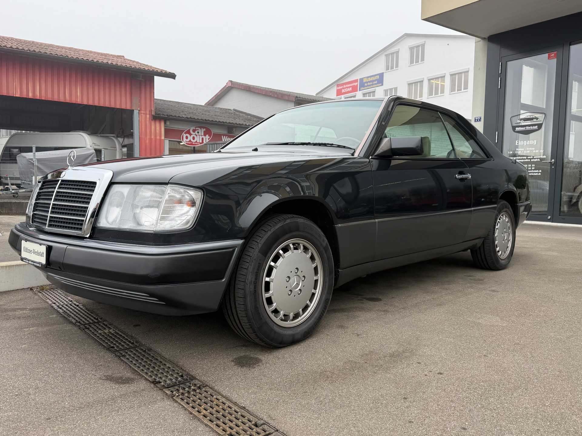 MERCEDES-BENZ 300 CE-image-1