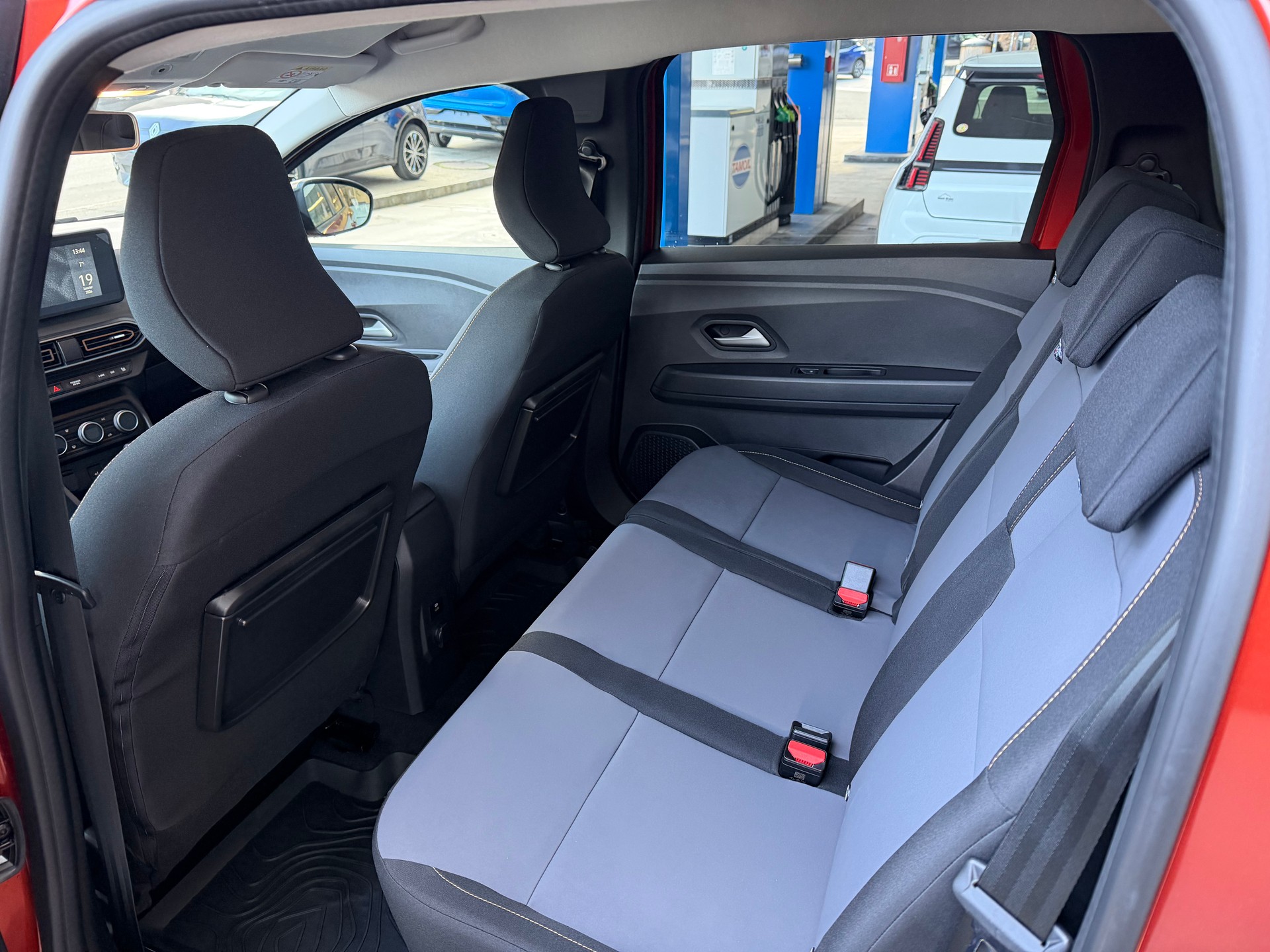 DACIA Jogger HEV 140 Extreme+-image-5