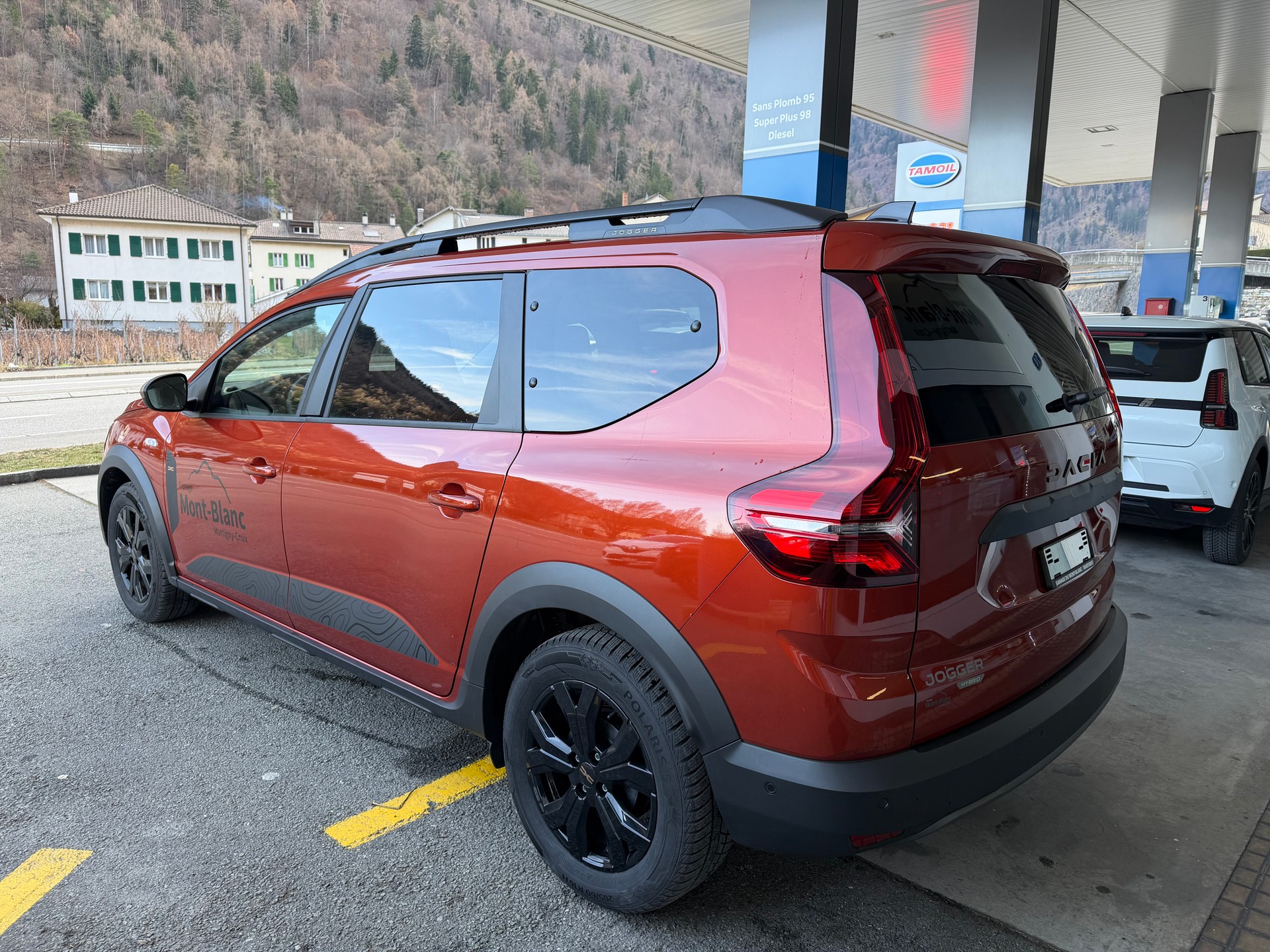 DACIA Jogger HEV 140 Extreme+-image-1
