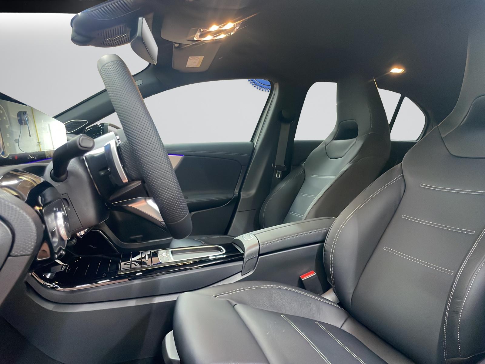 MERCEDES-BENZ A 250 e AMG Line-image-3