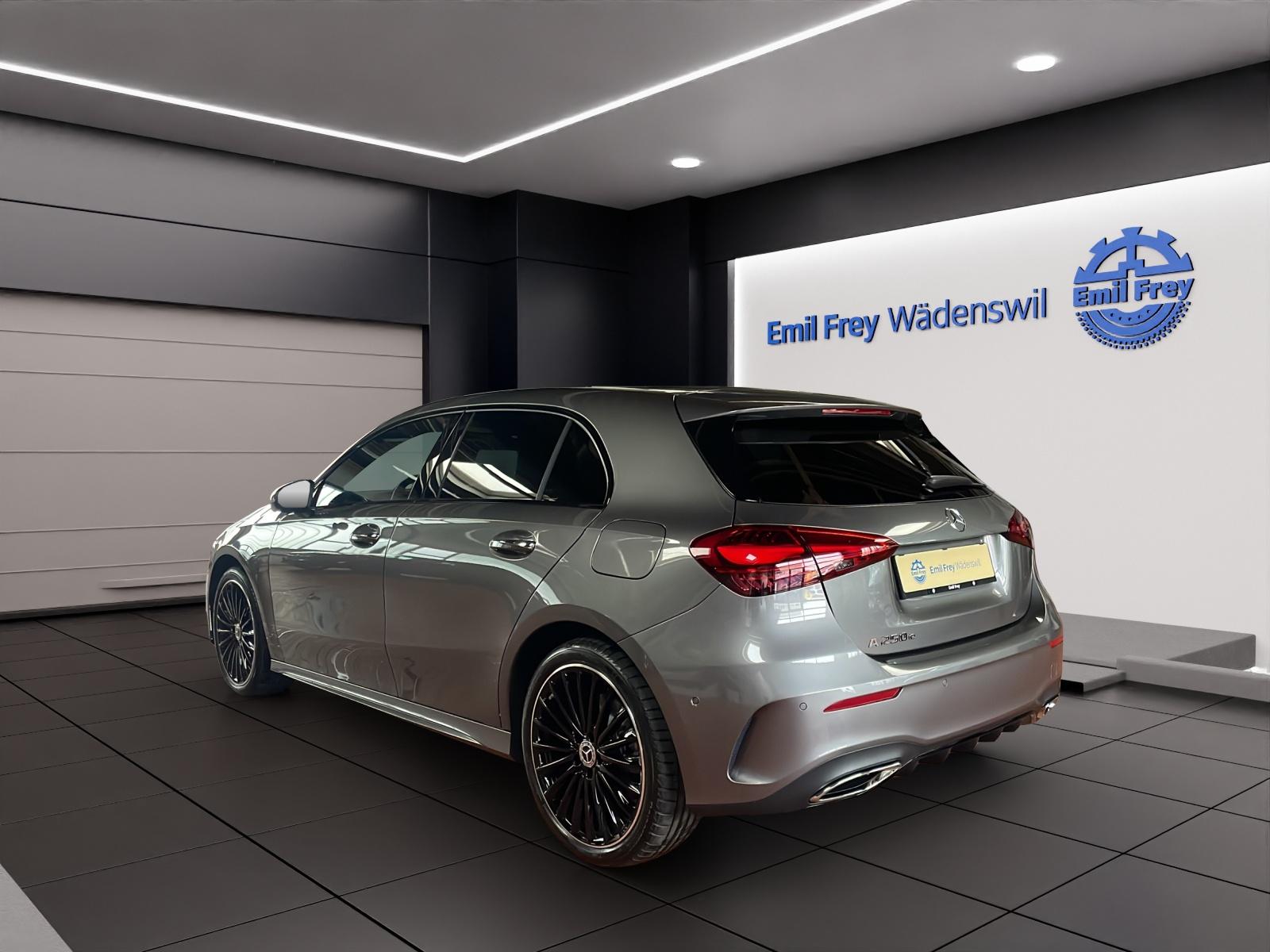 MERCEDES-BENZ A 250 e AMG Line-image-2