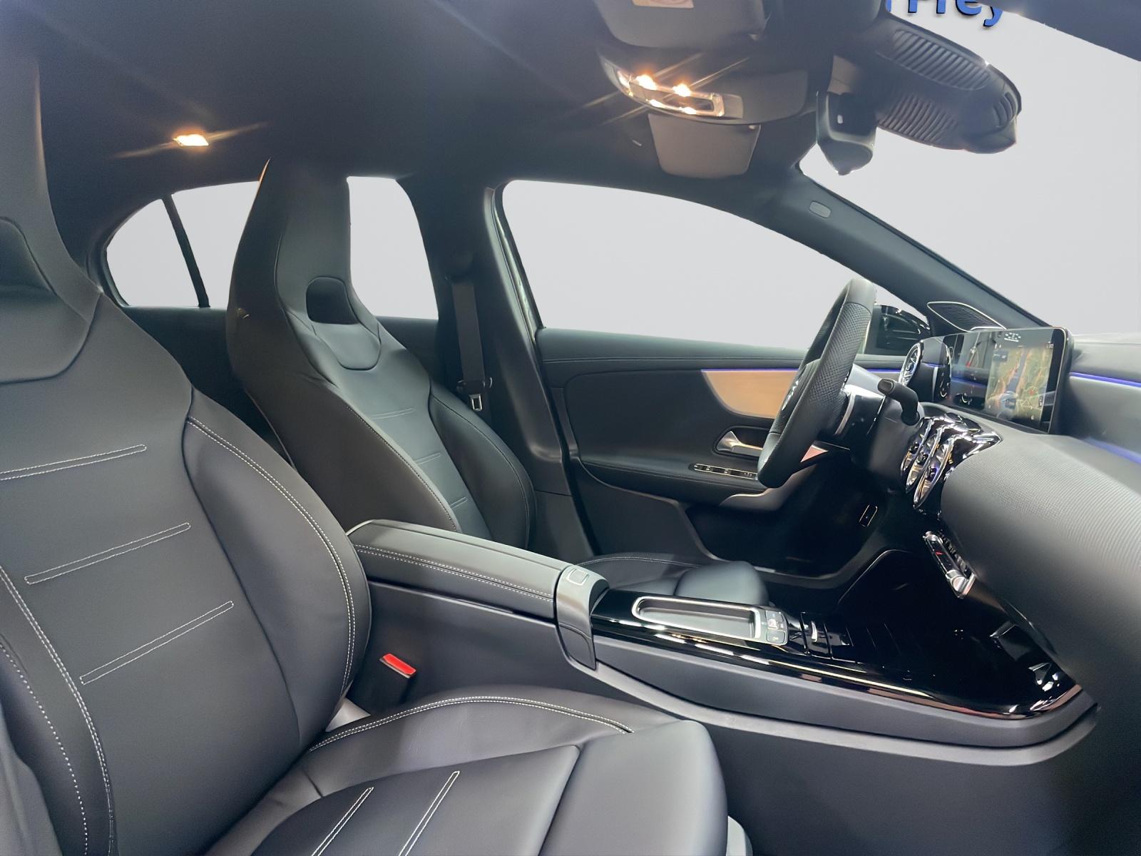 MERCEDES-BENZ A 250 e AMG Line-image-5