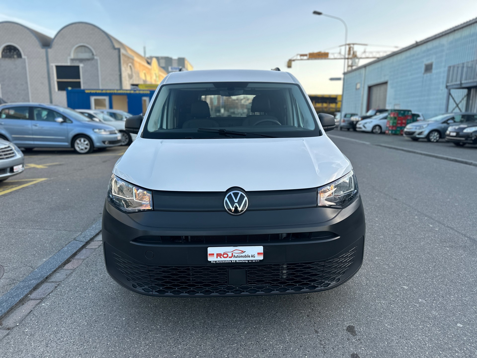 VW Caddy Cargo 2.0TDI Maxi-image-2