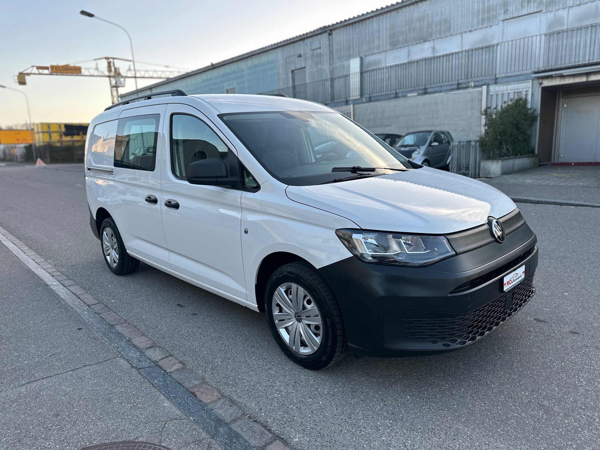 VW Caddy Cargo 2.0TDI Maxi-image-3