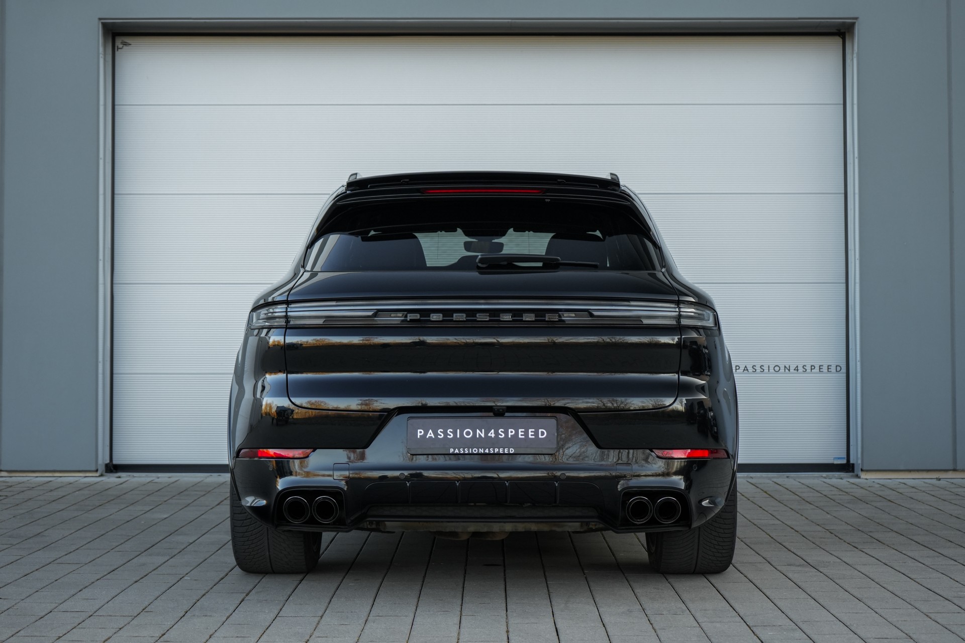 PORSCHE Cayenne Turbo E-Hybrid Tiptronic-image-3
