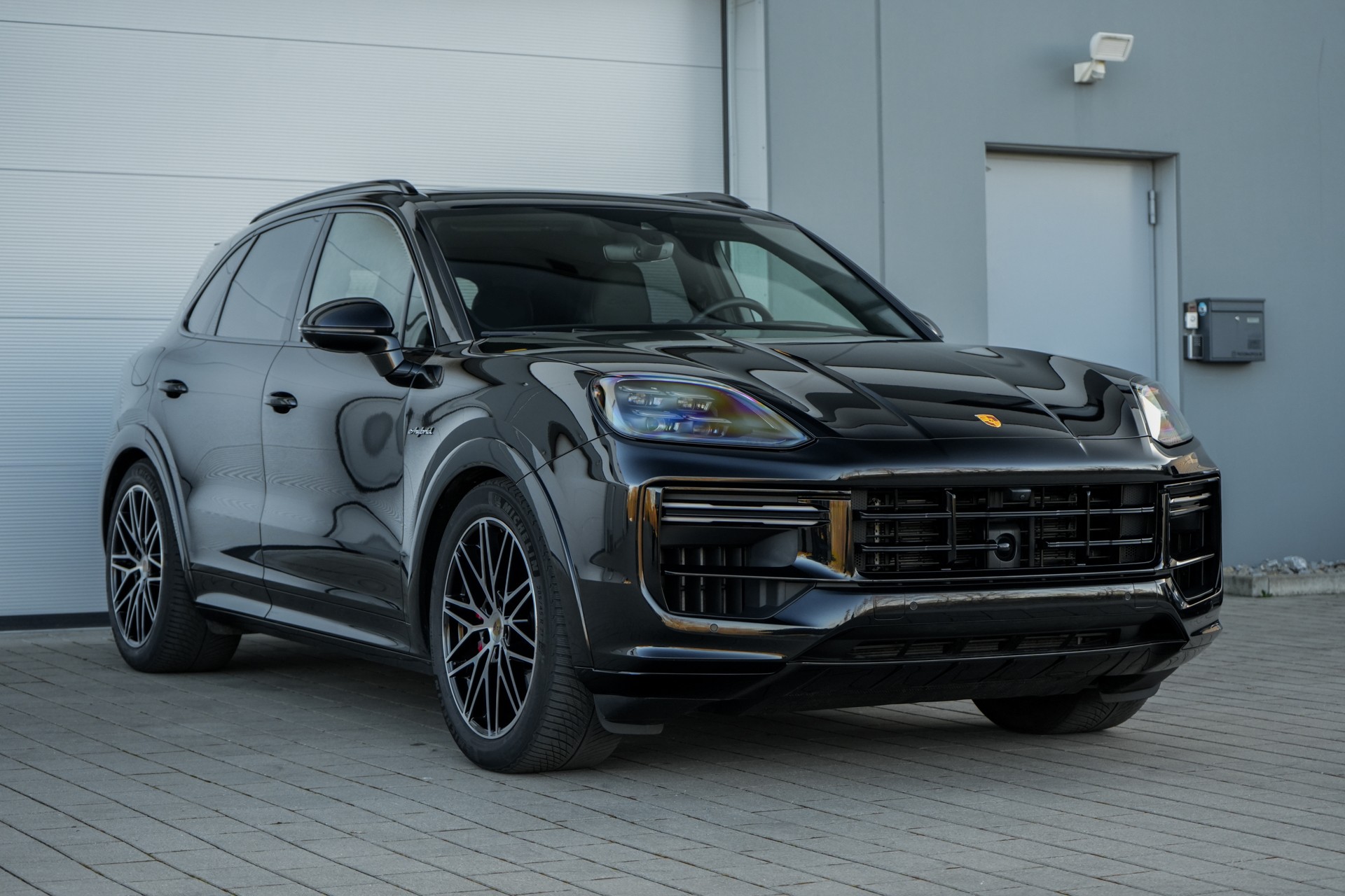 PORSCHE Cayenne Turbo E-Hybrid Tiptronic-image-2
