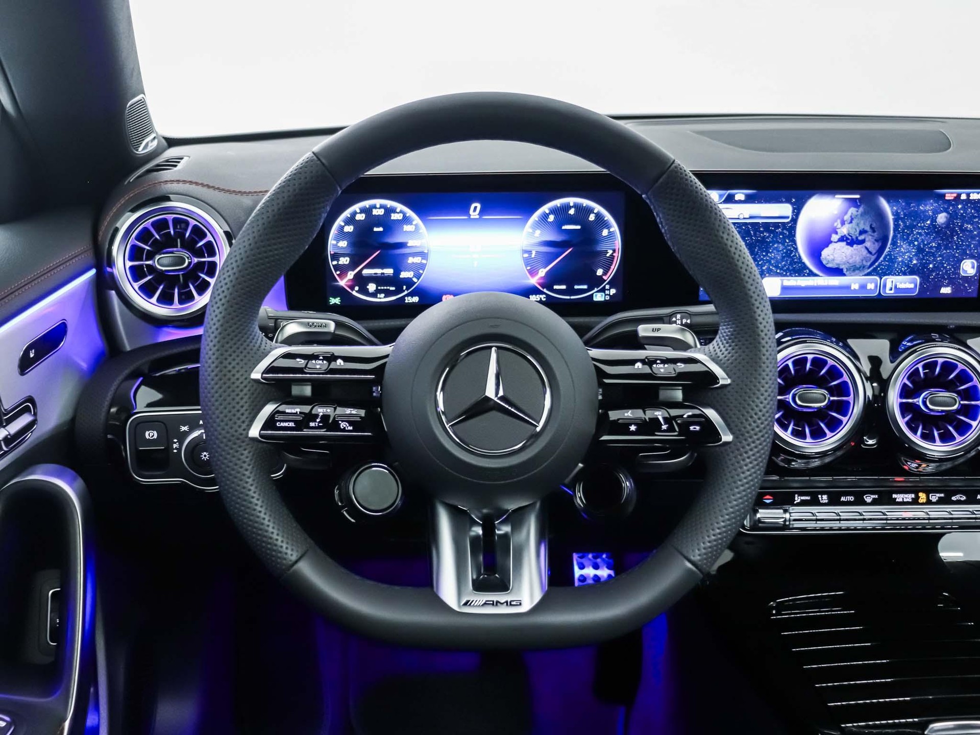 MERCEDES-BENZ CLA 35 AMG 4MATIC Shooting Brake-image-10