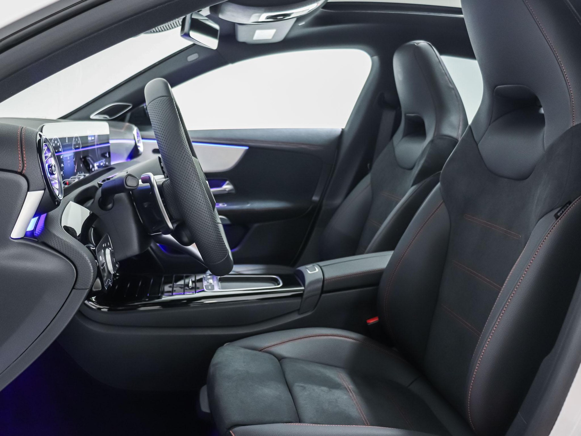 MERCEDES-BENZ CLA 35 AMG 4MATIC Shooting Brake-image-6