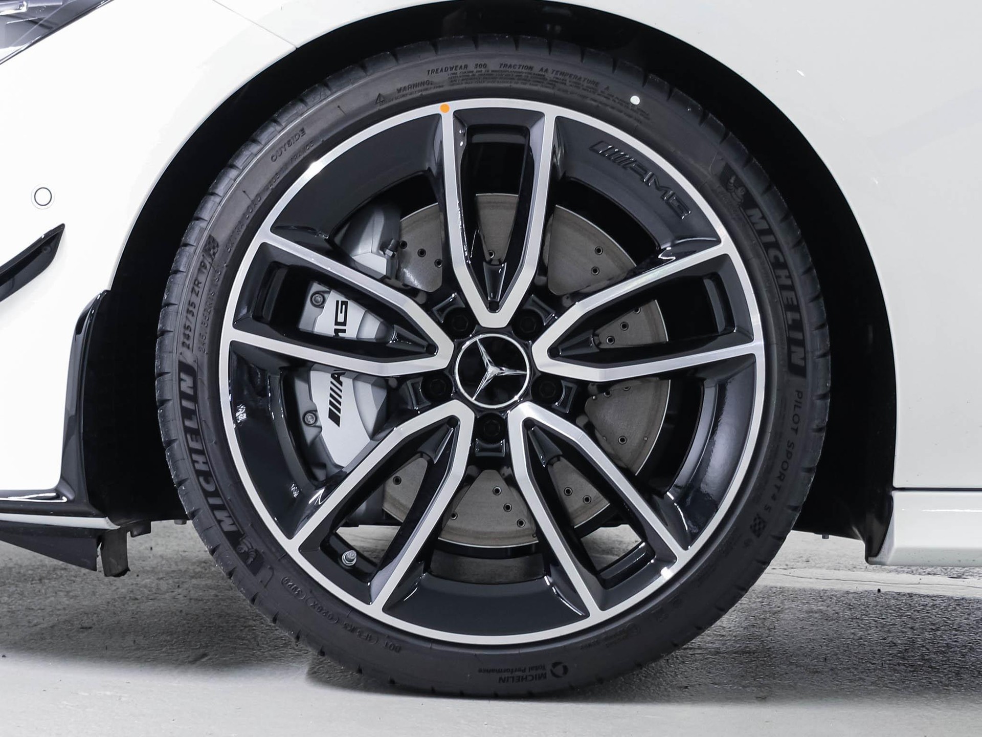 MERCEDES-BENZ CLA 35 AMG 4MATIC Shooting Brake-image-14