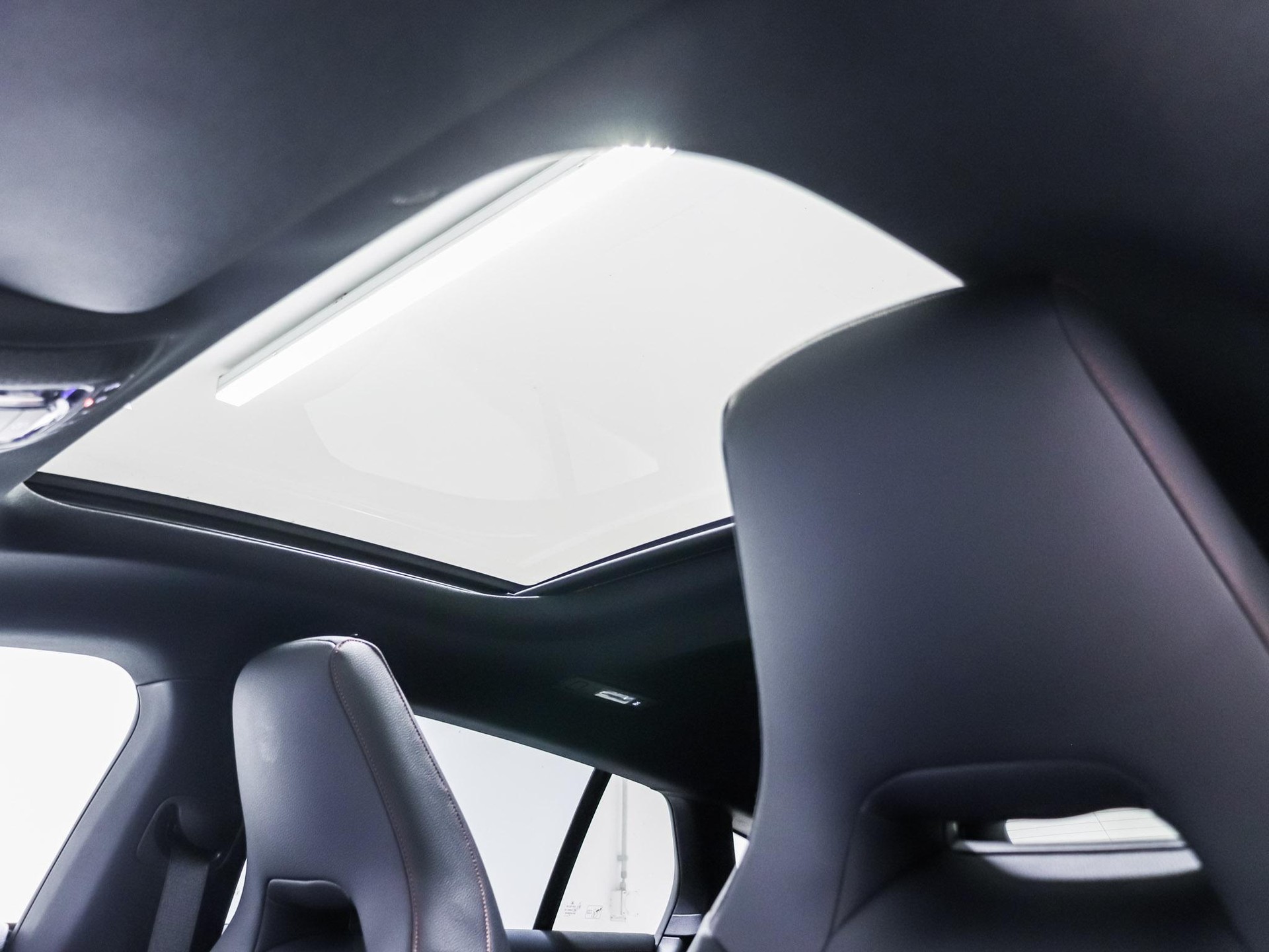 MERCEDES-BENZ CLA 35 AMG 4MATIC Shooting Brake-image-8