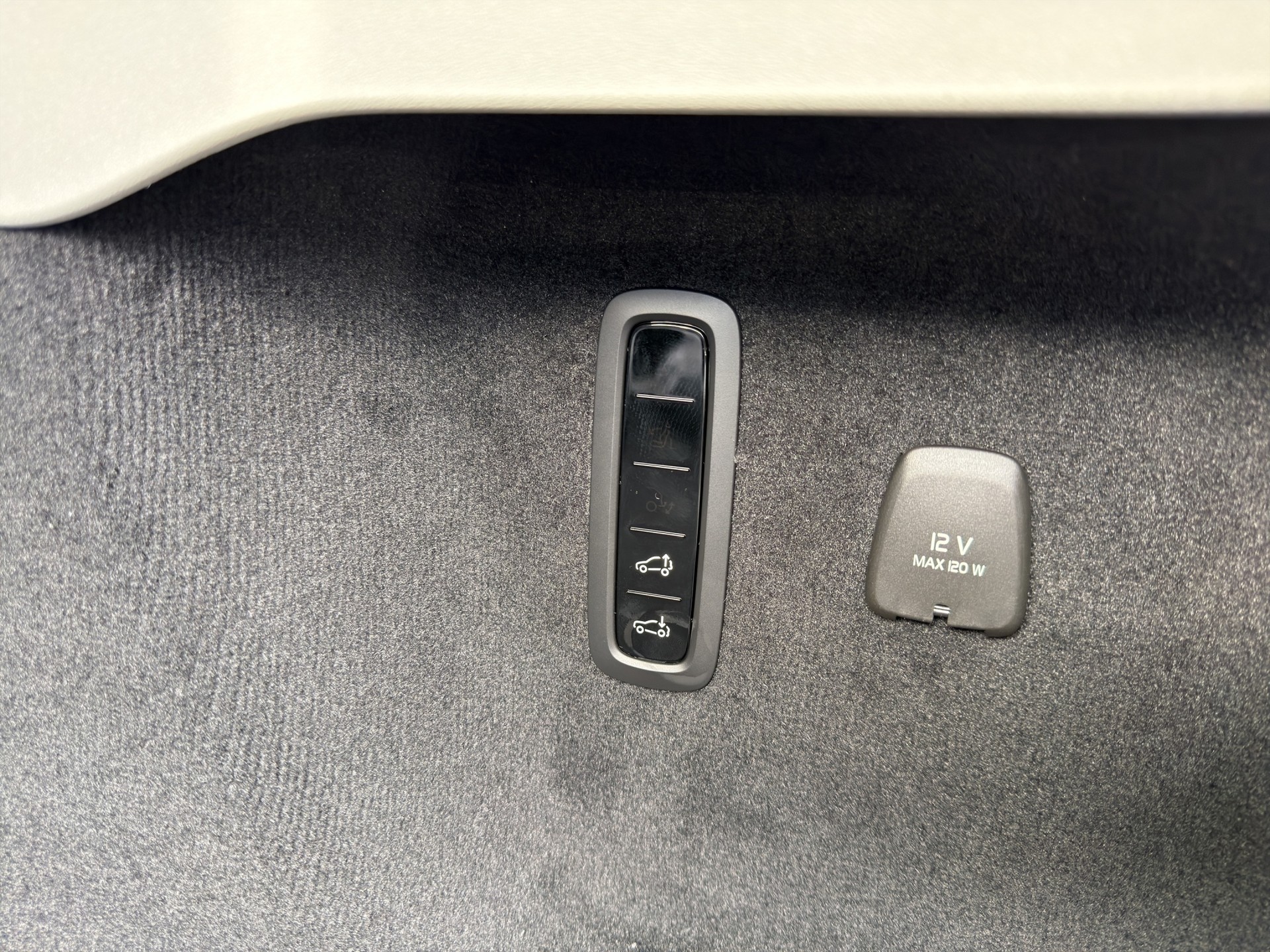 VOLVO ES90 Ultra-image-20