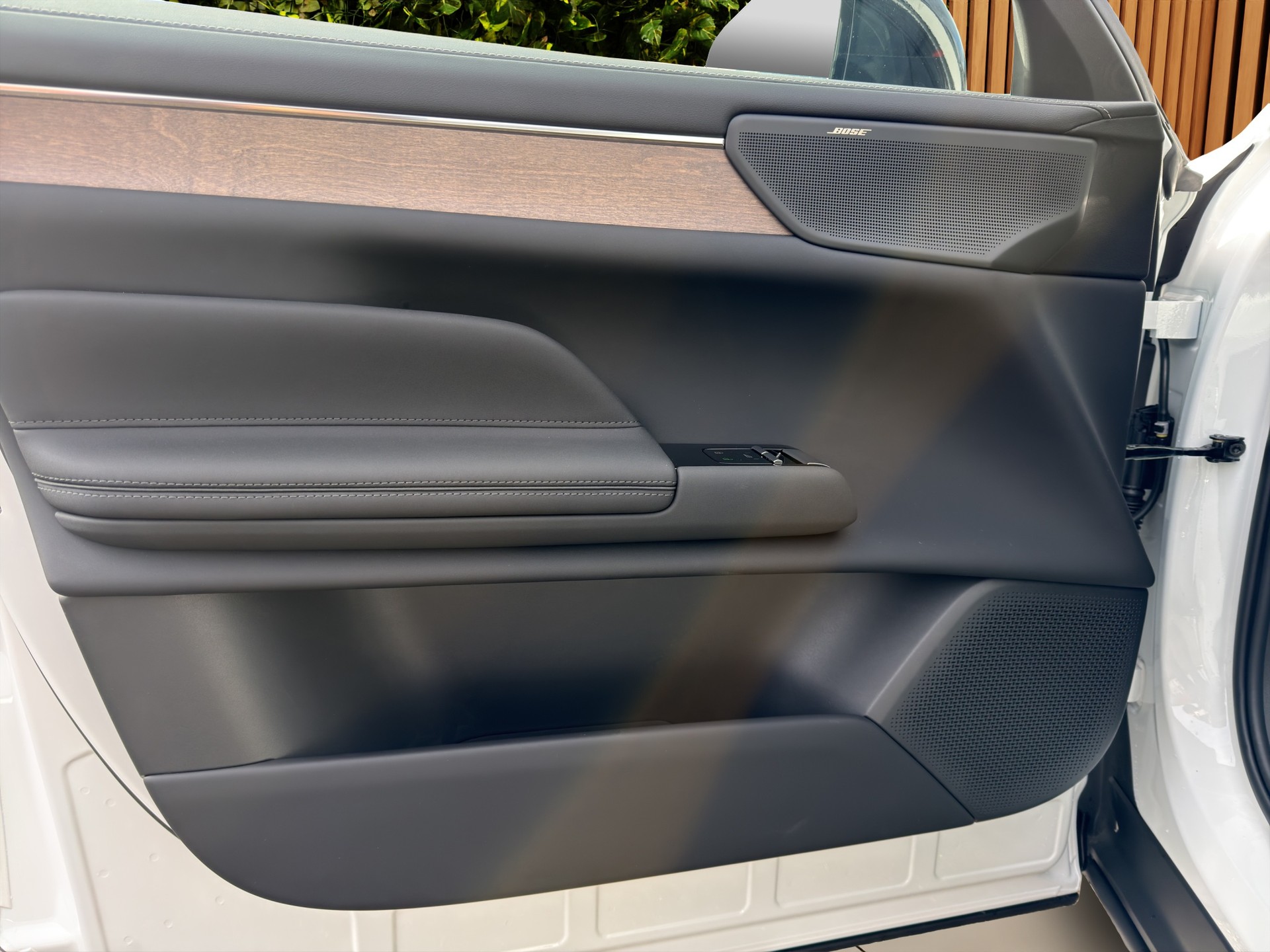 VOLVO ES90 Ultra-image-17