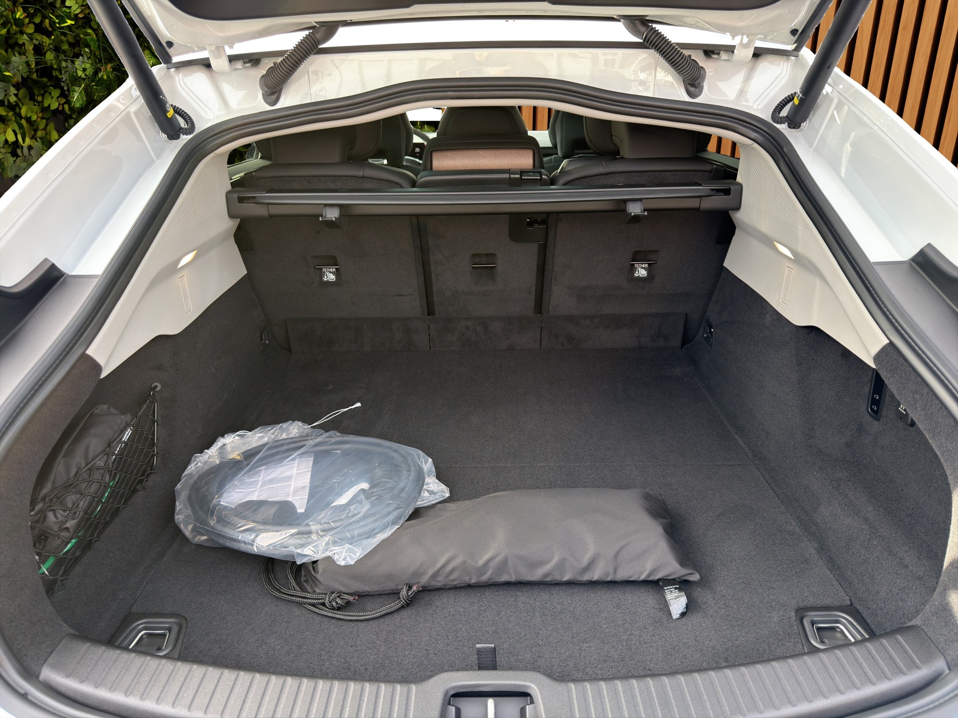 VOLVO ES90 Ultra-image-19