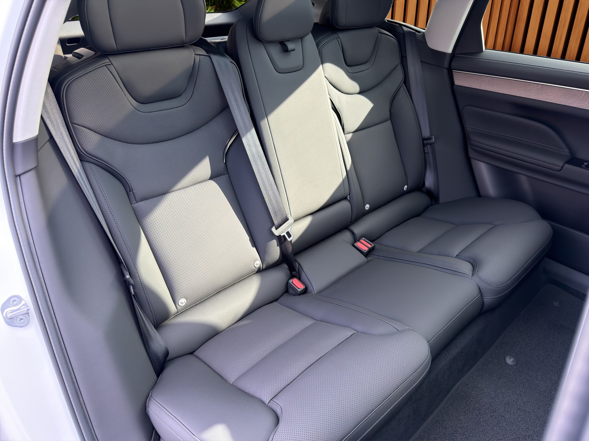 VOLVO ES90 Ultra-image-16