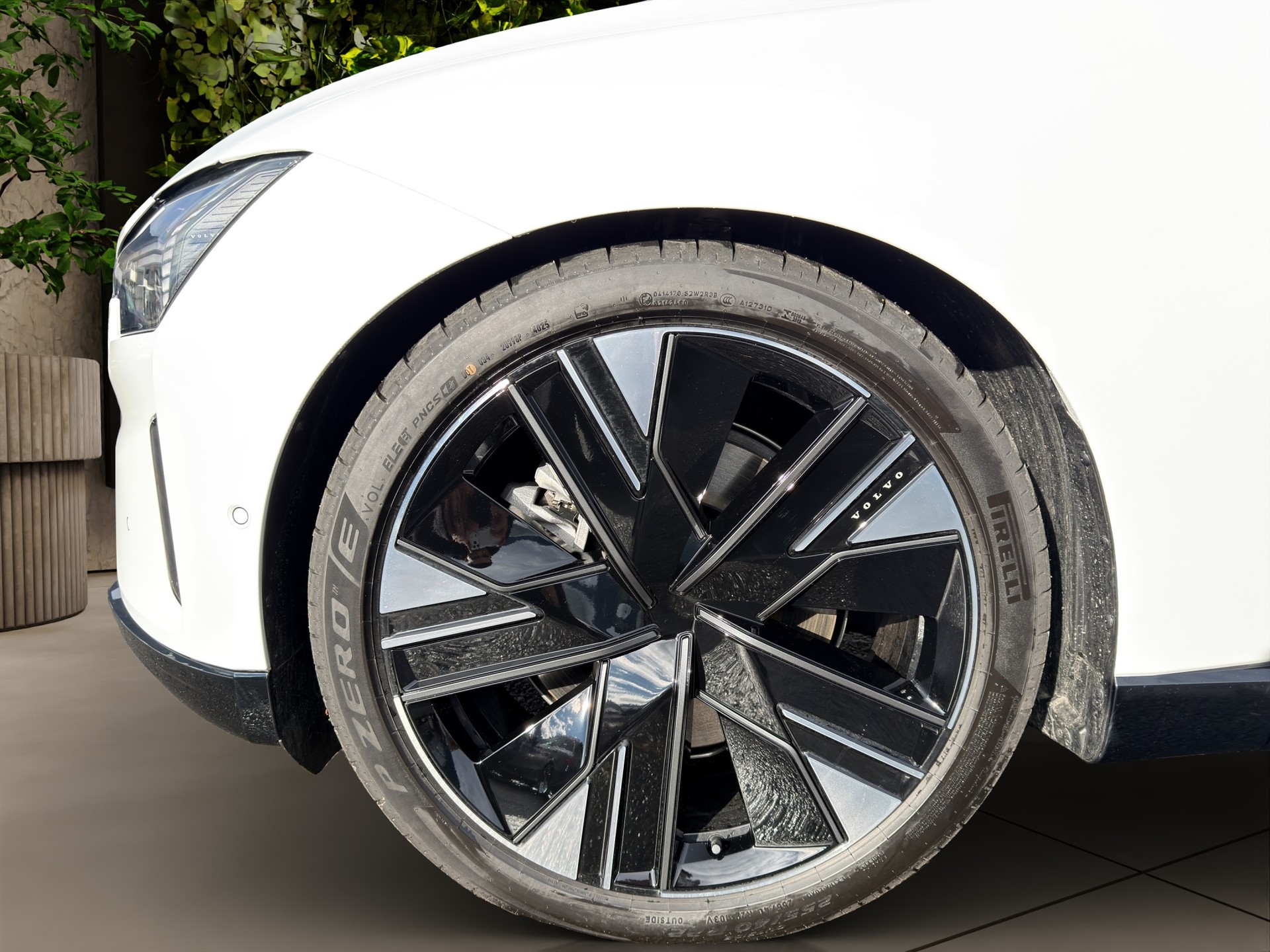 VOLVO ES90 Ultra-image-8