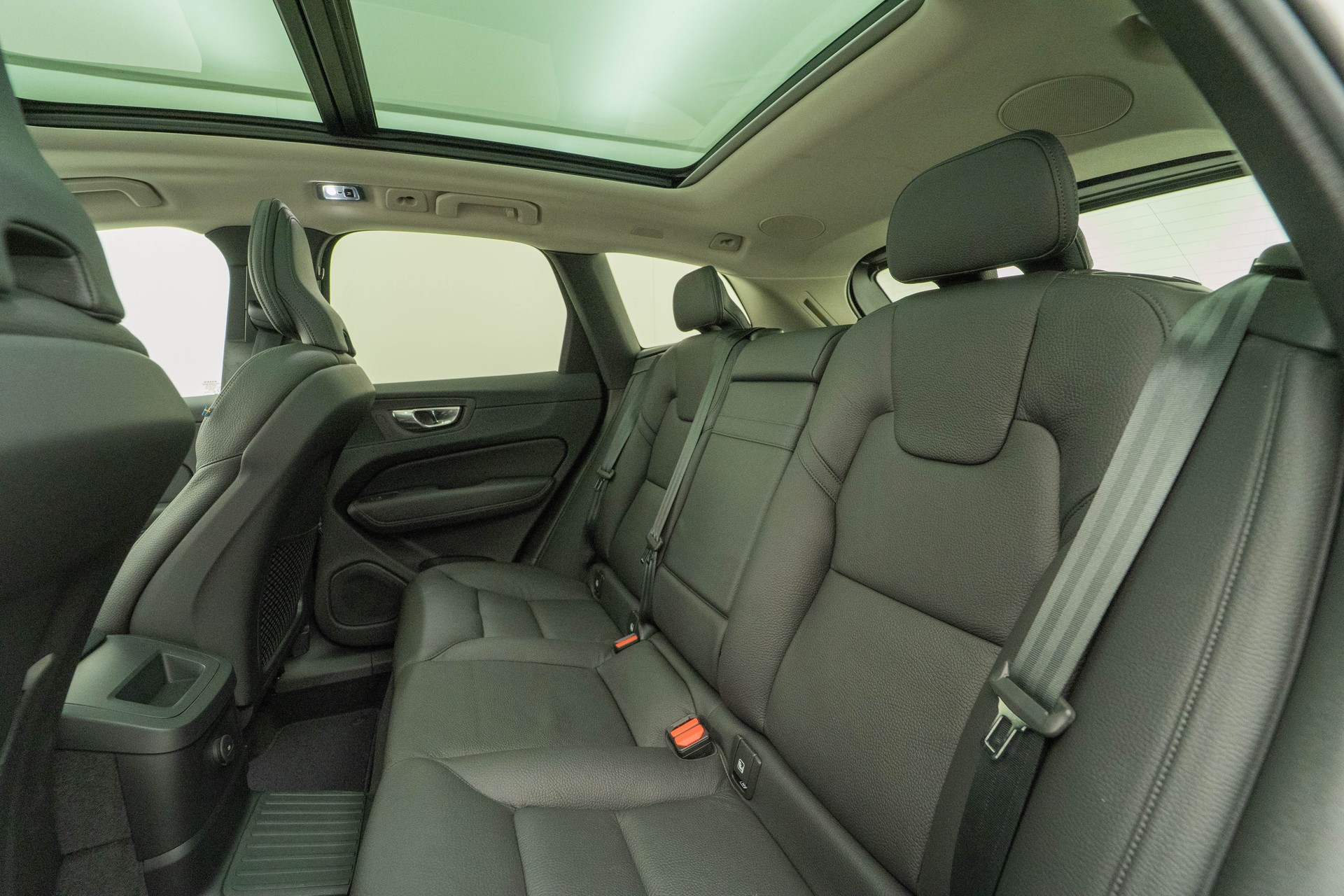 VOLVO XC60 2.0 T8 TE Inscription eAWD-image-8