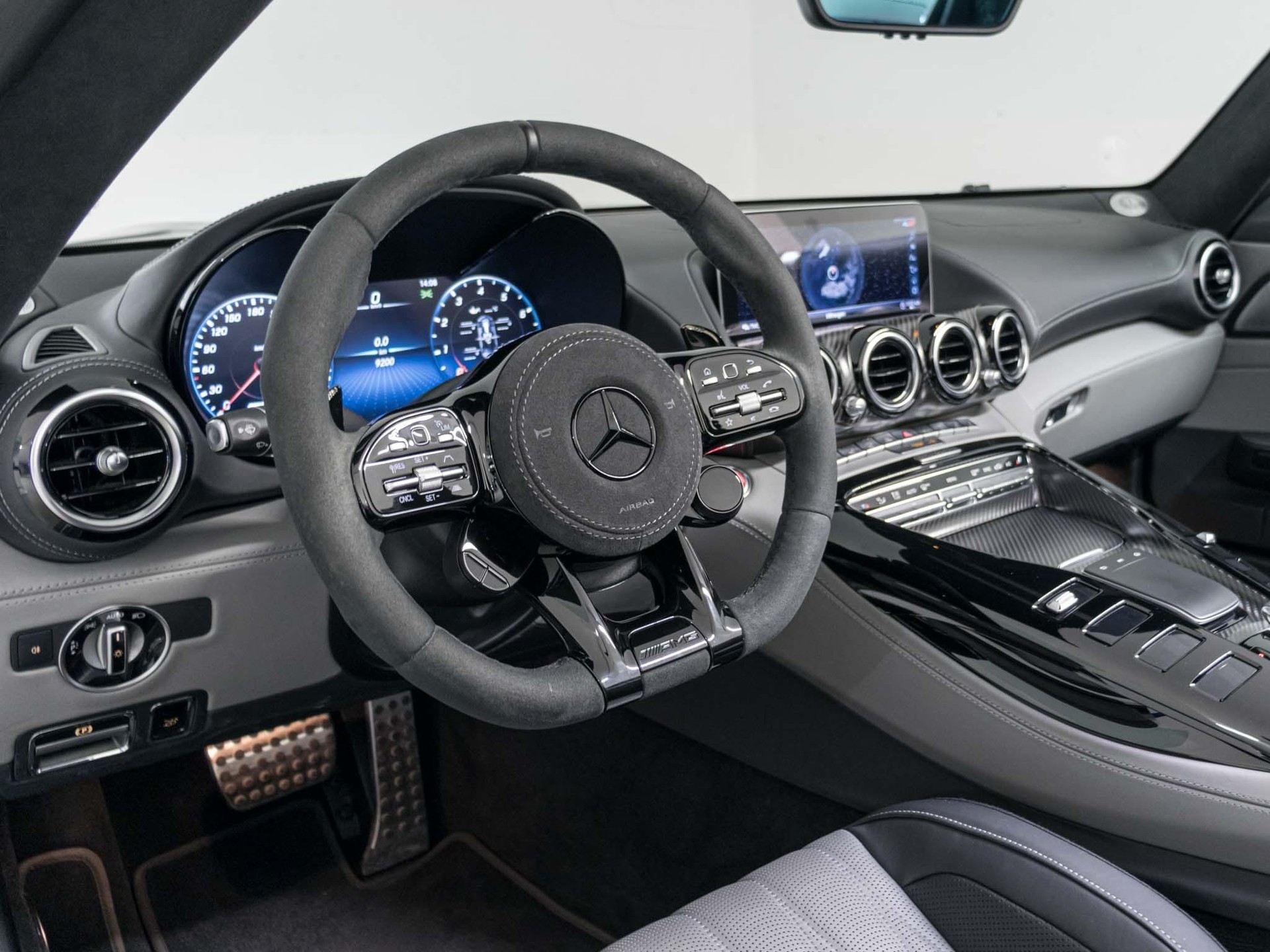 MERCEDES-BENZ AMG GT R Roadster-image-9