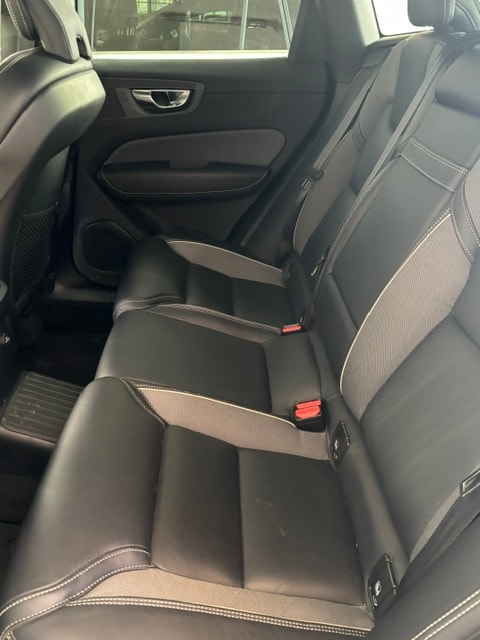 VOLVO XC60 T8 eAWD R-Design Geartronic-image-2