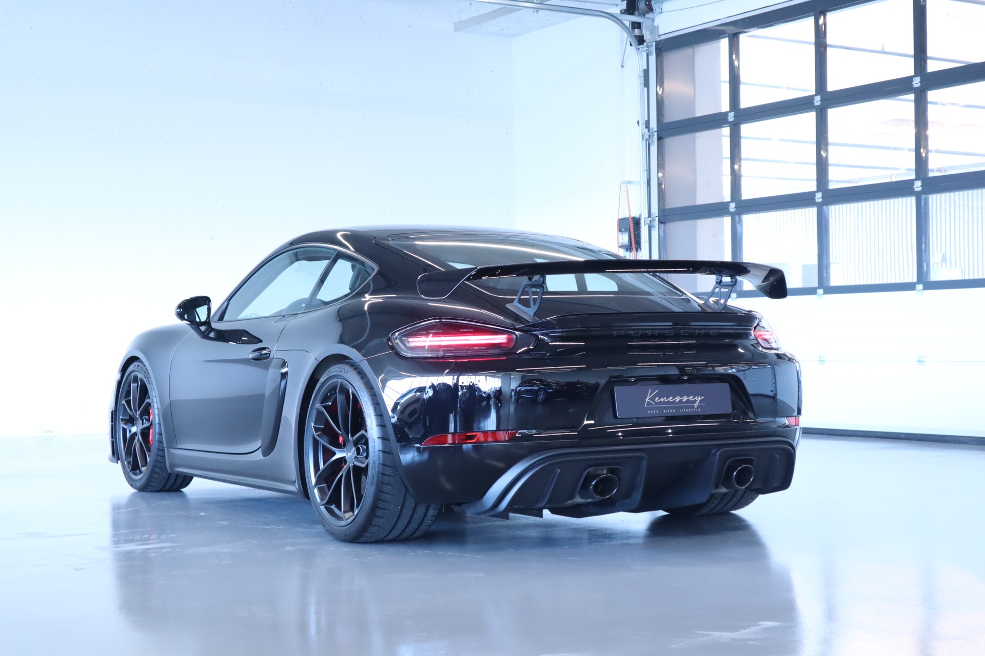 PORSCHE 718 Cayman GT4 PDK-image-9