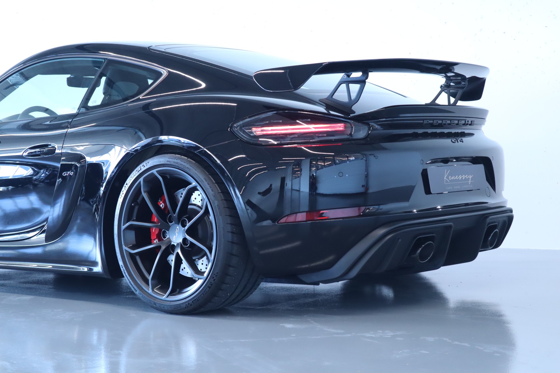 PORSCHE 718 Cayman GT4 PDK-image-3