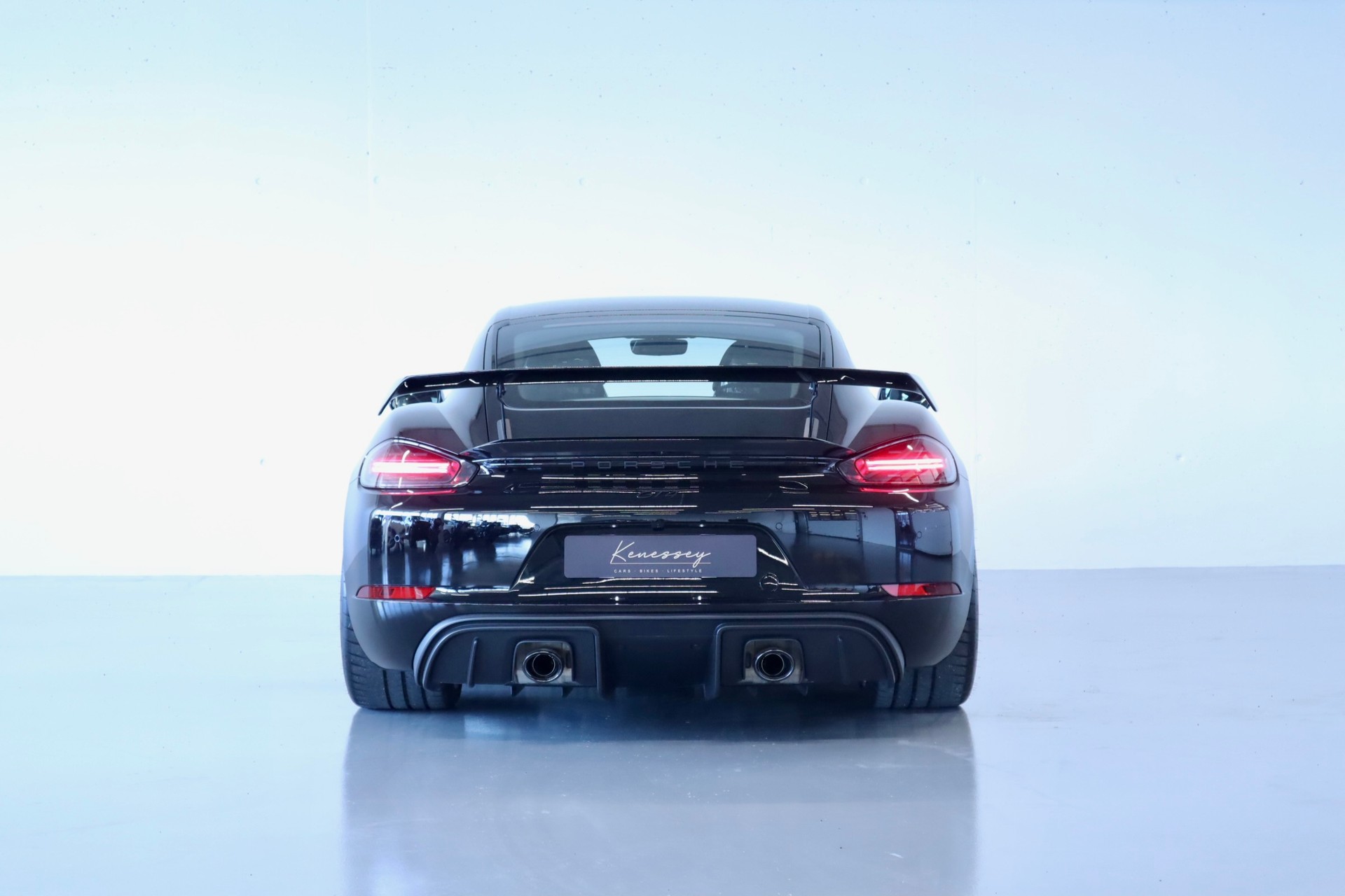 PORSCHE 718 Cayman GT4 PDK-image-4