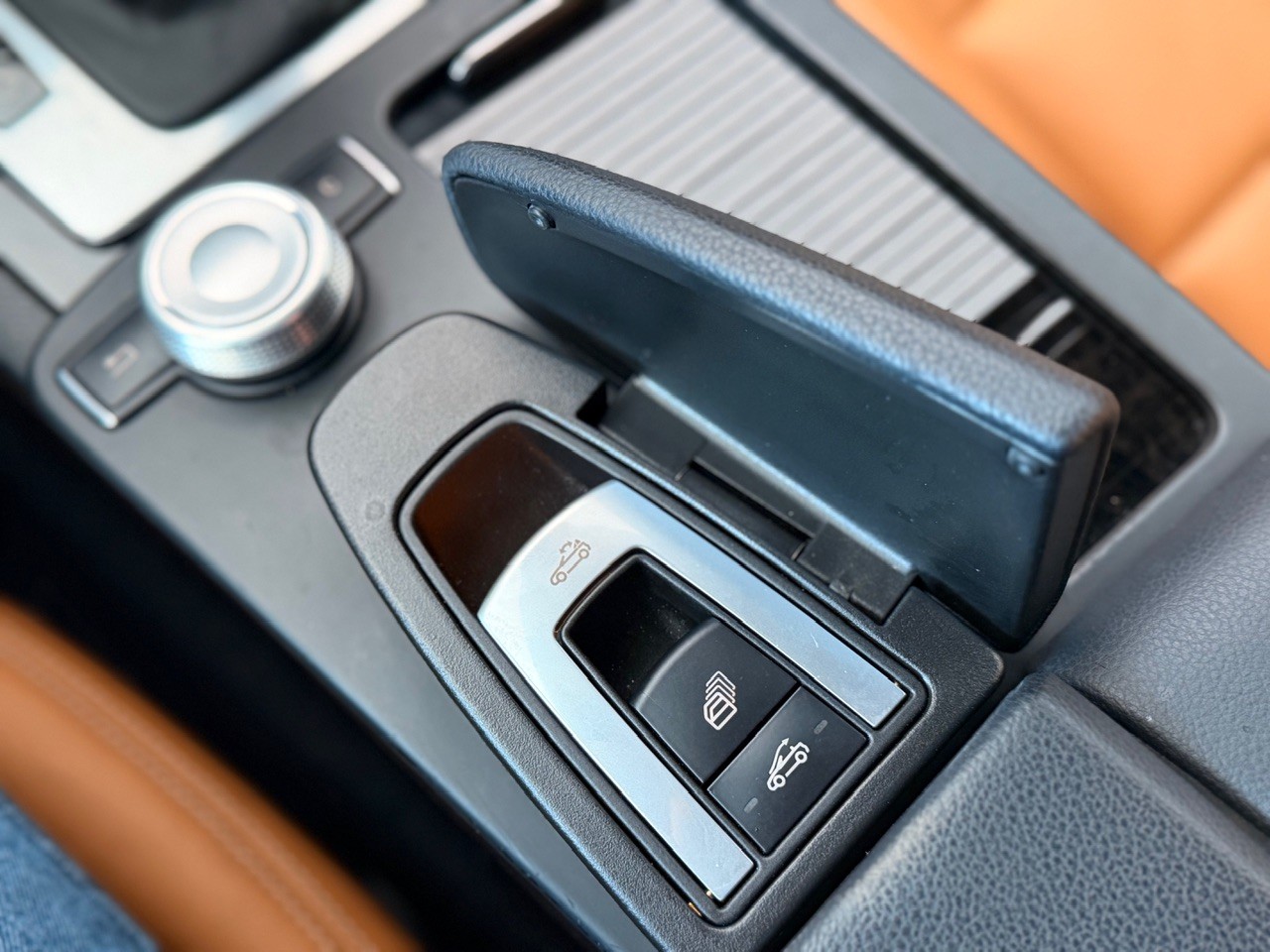 MERCEDES-BENZ E 350 CGI BlueEfficiency 7G-Tronic-image-22