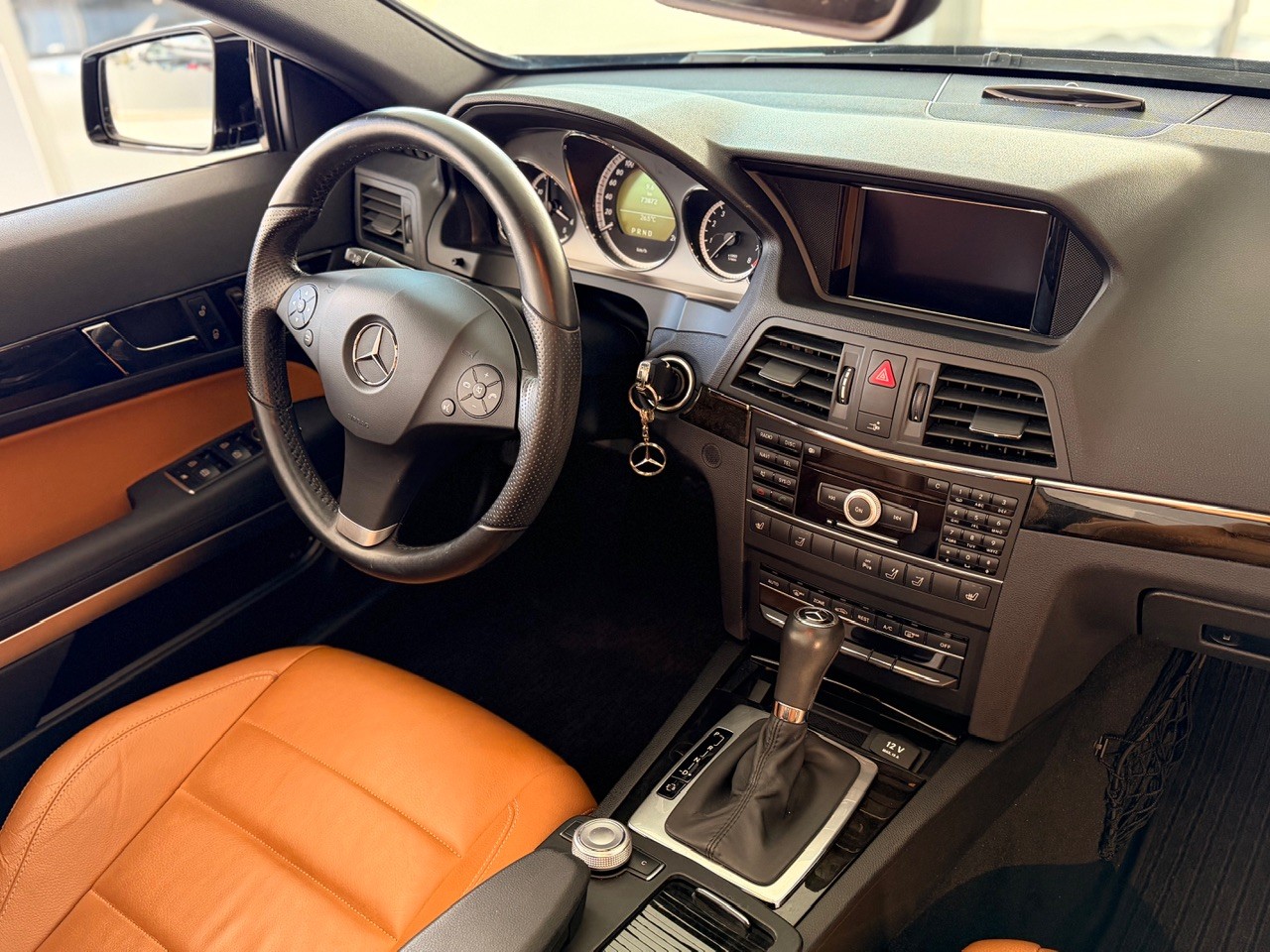 MERCEDES-BENZ E 350 CGI BlueEfficiency 7G-Tronic-image-19